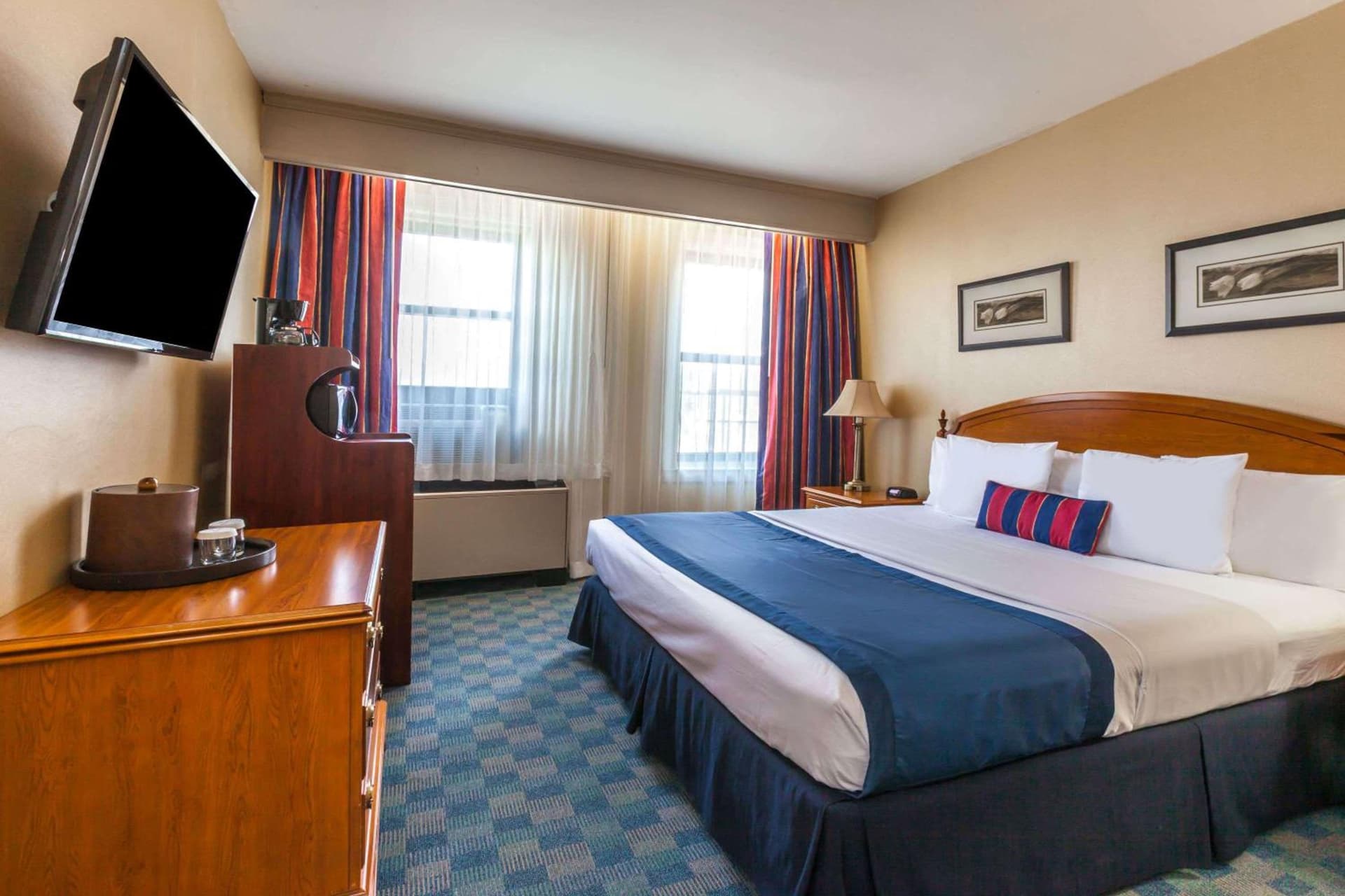 Ramada by Wyndham Jersey City interior in Jersey City, NJ — gallery photo 2