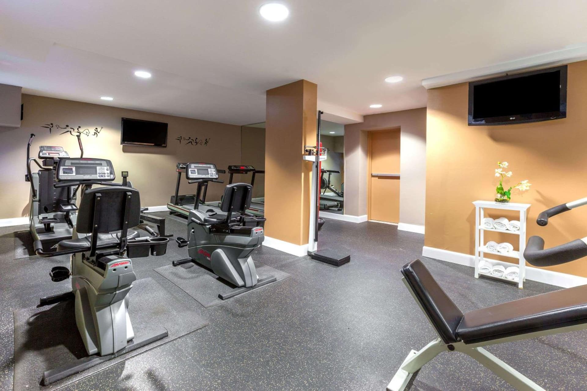 Ramada by Wyndham Jersey City gallery photo in Jersey City, NJ — image 11