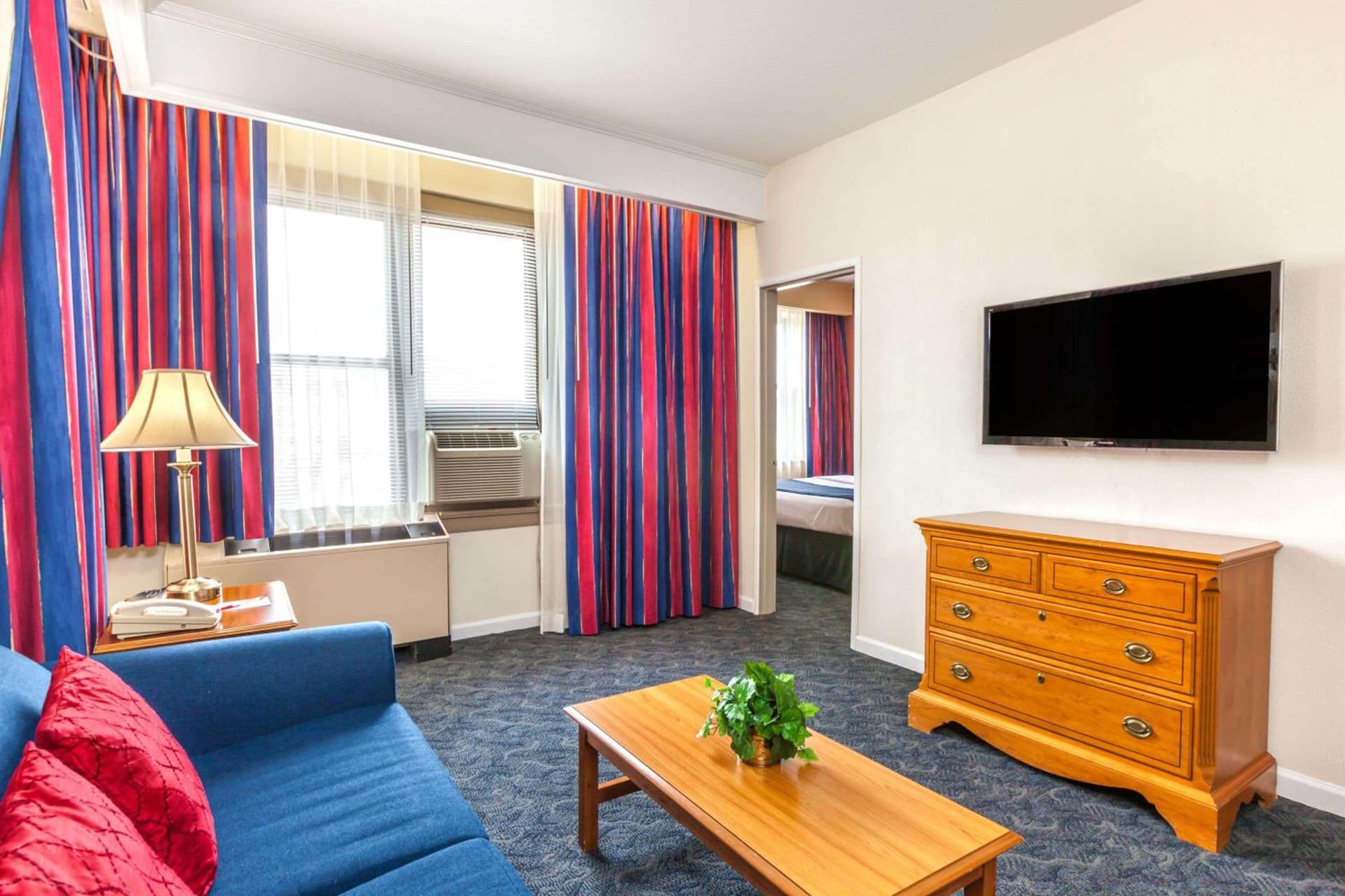 Ramada by Wyndham Jersey City gallery photo in Jersey City, NJ — image 13