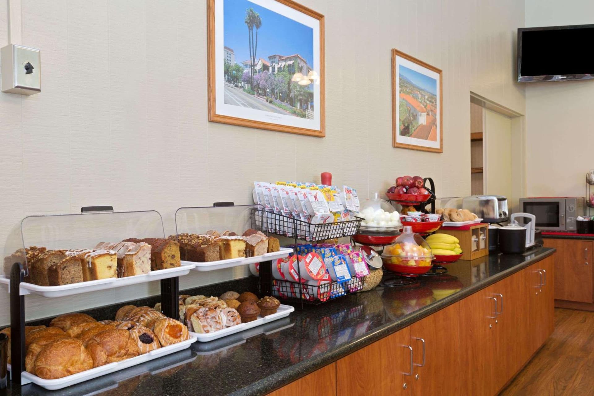 Ramada by Wyndham Santa Barbara gallery photo in Santa Barbara, CA — image 12