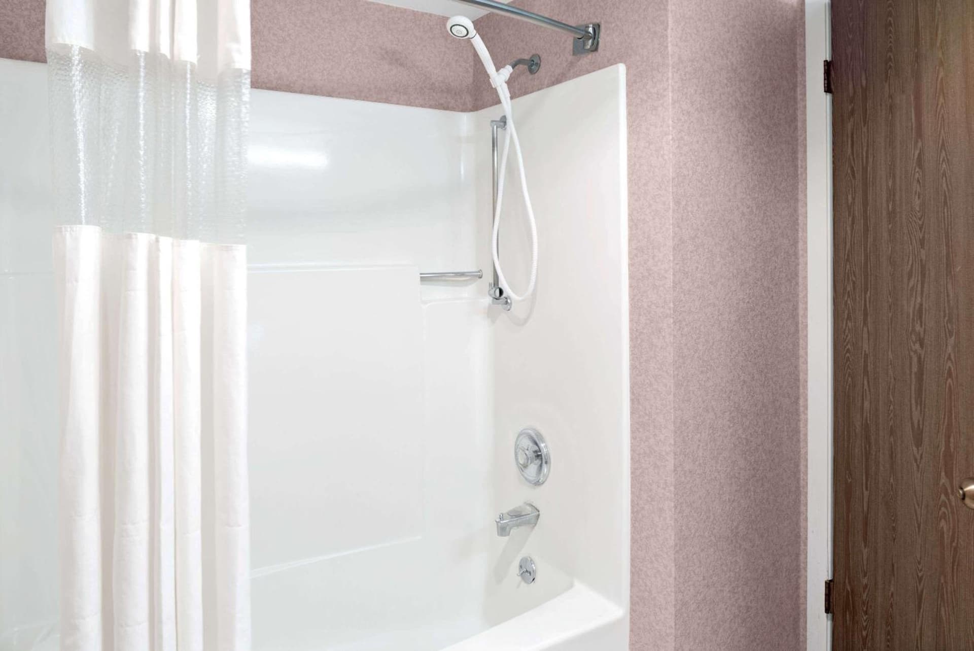 Ramada by Wyndham Spokane Valley gallery photo in Spokane Valley, WA — image 7