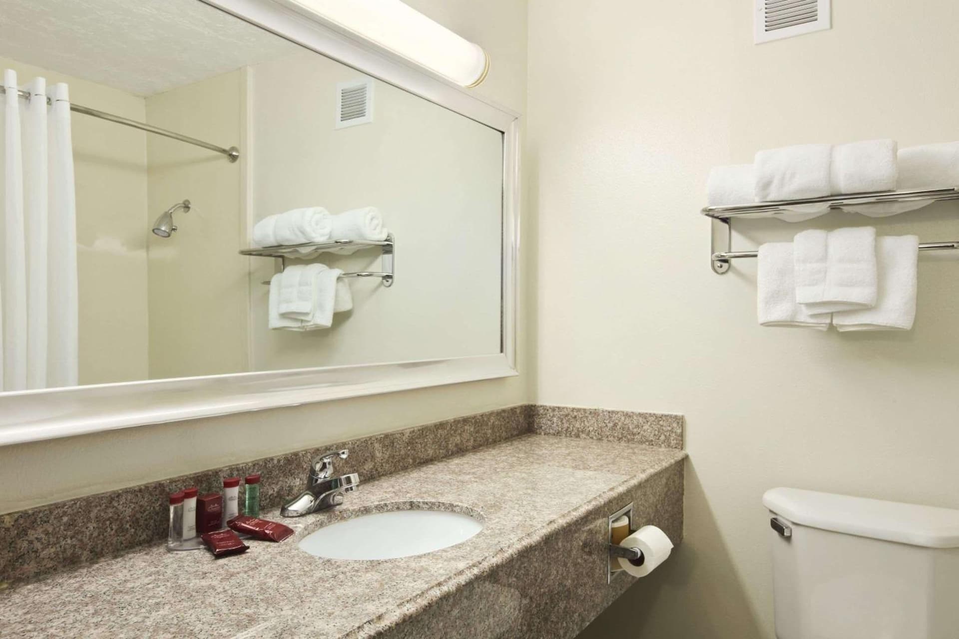 Sky Tree Hotels gallery photo in Tulsa, OK — image 4