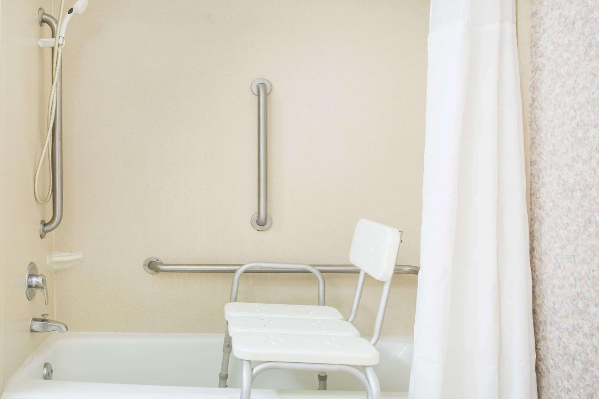 Ramada by Wyndham & Suites Warner Robins gallery photo in Warner Robins, GA — image 27