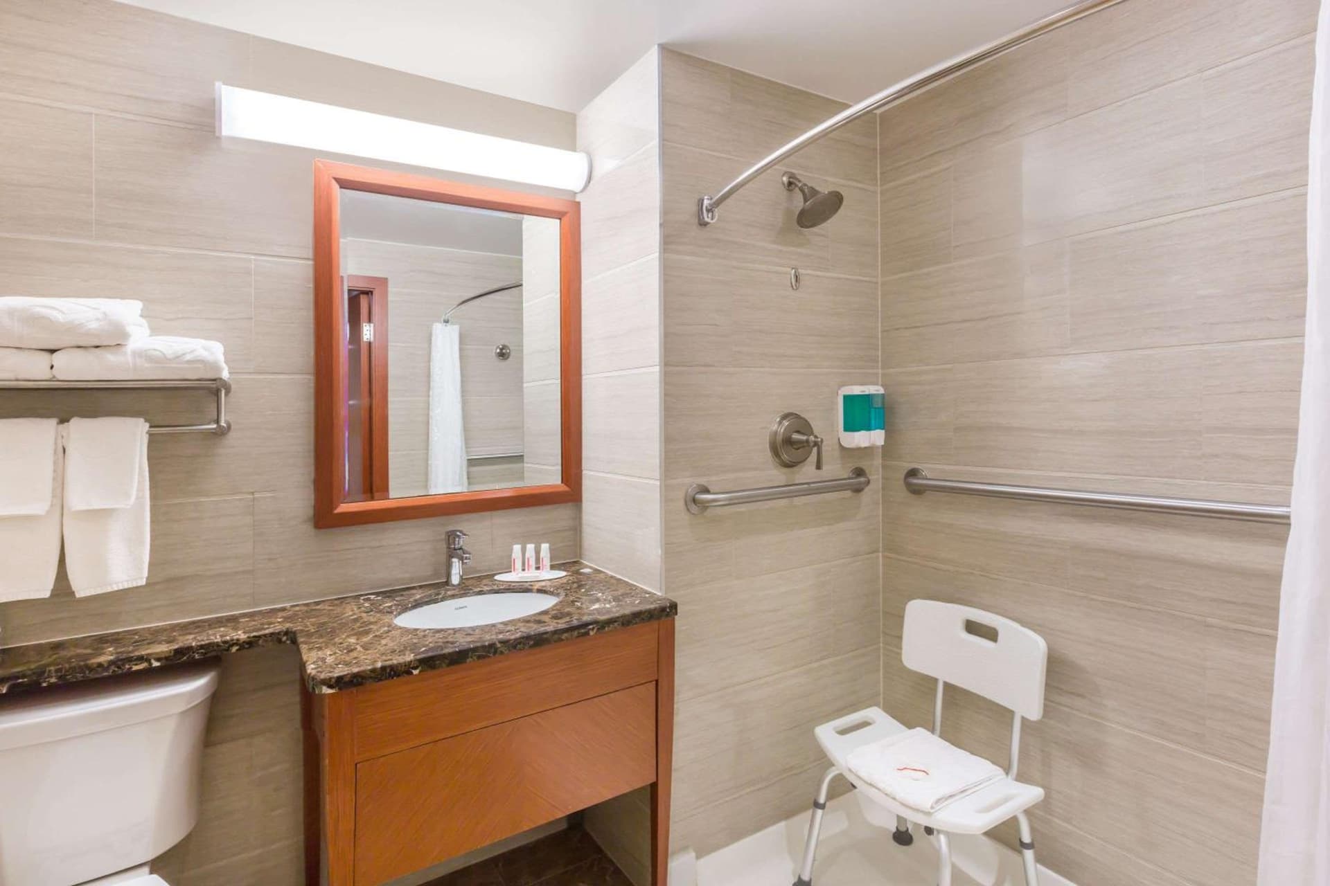 Ramada by Wyndham Flushing Queens gallery photo in Queens, NY — image 5