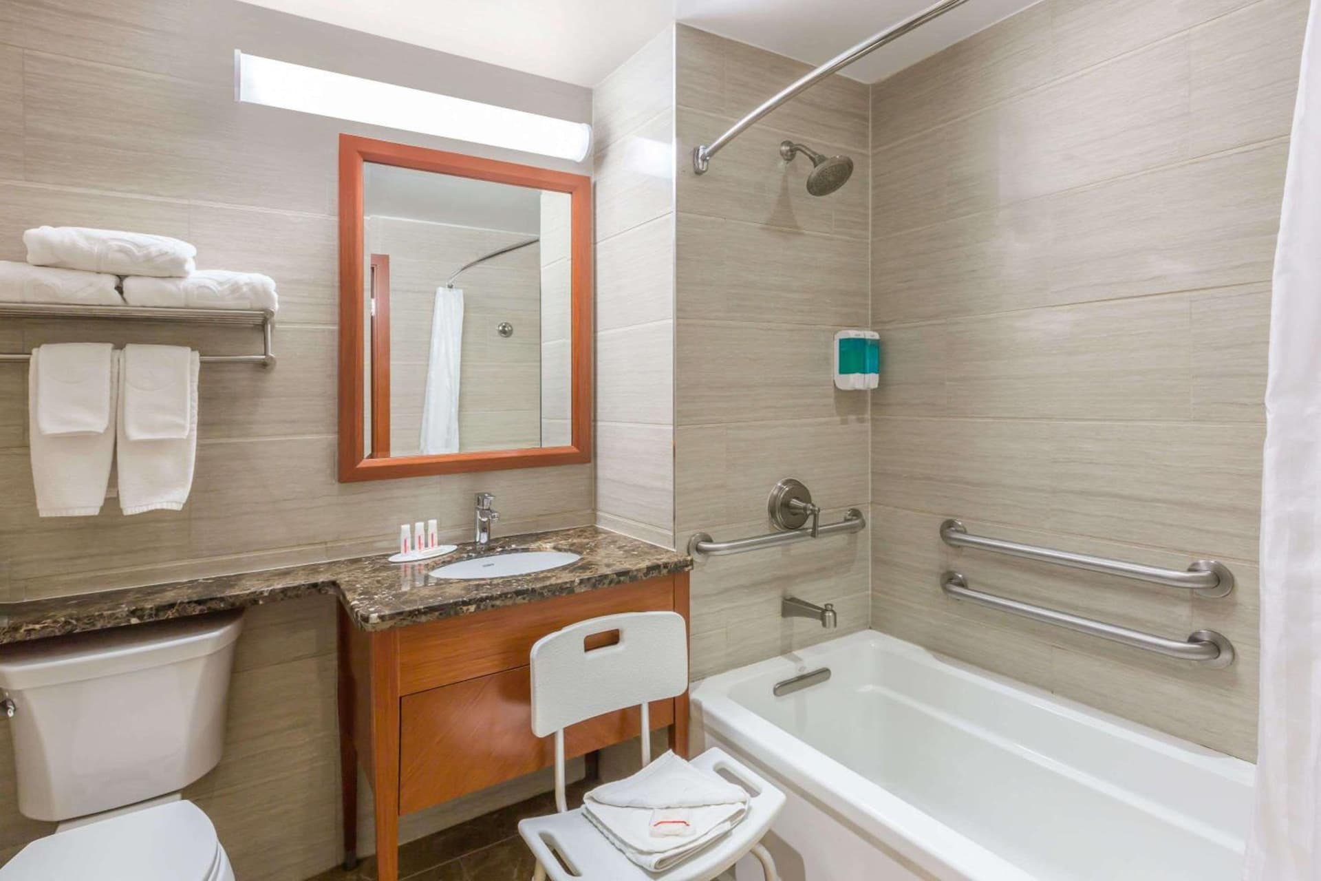Ramada by Wyndham Flushing Queens gallery photo in Queens, NY — image 19