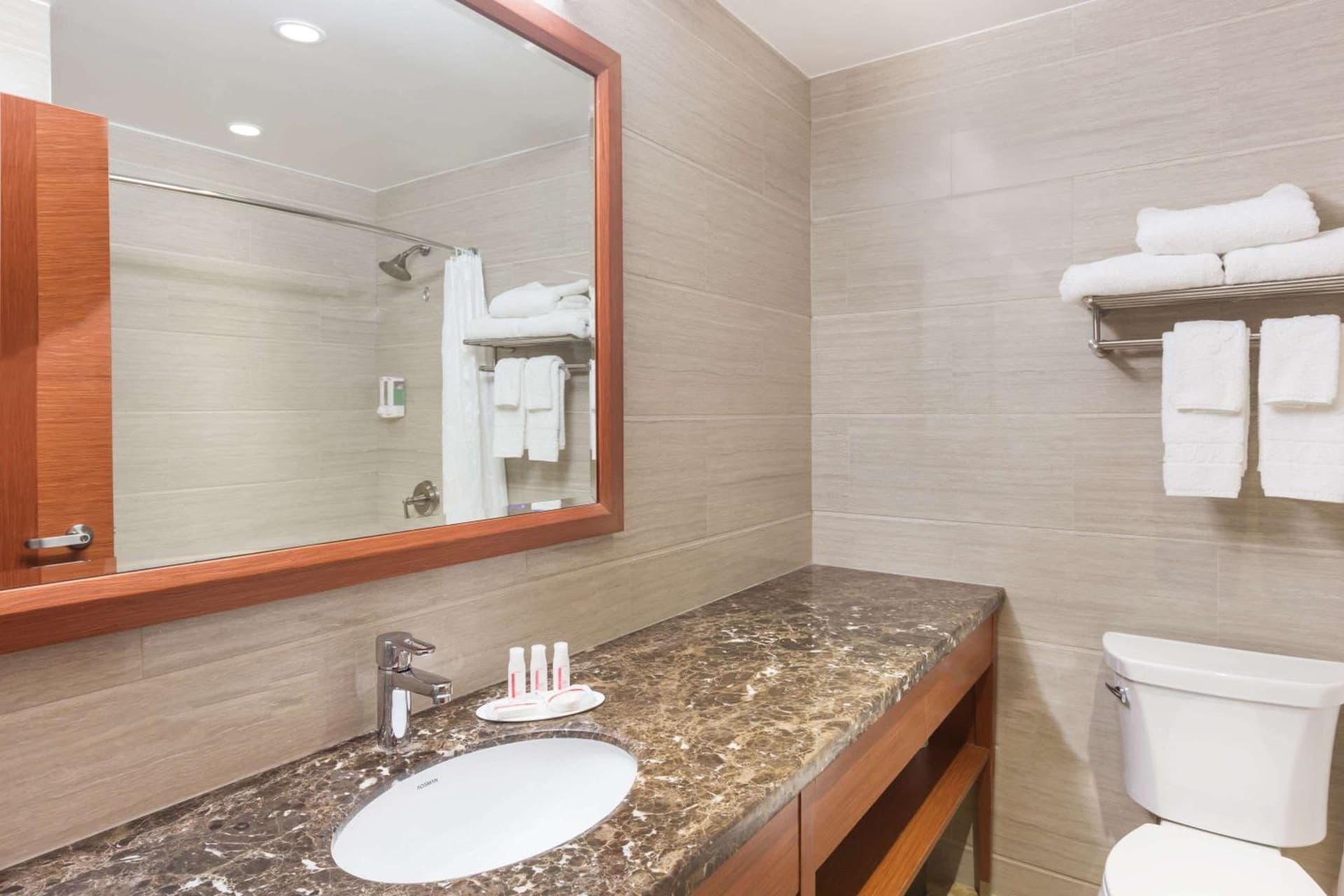 Ramada by Wyndham Flushing Queens gallery photo in Queens, NY — image 16