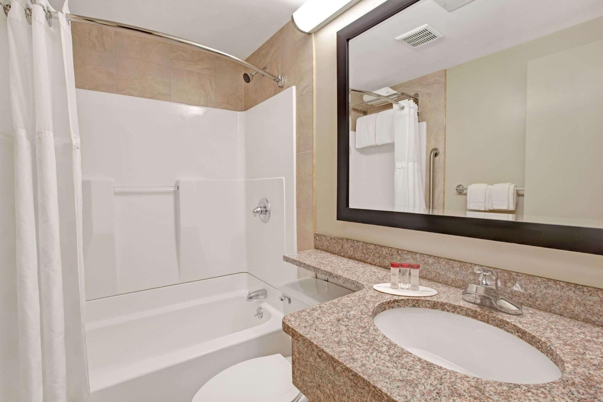 Ramada by Wyndham Staten Island gallery photo in Staten Island, NY — image 17