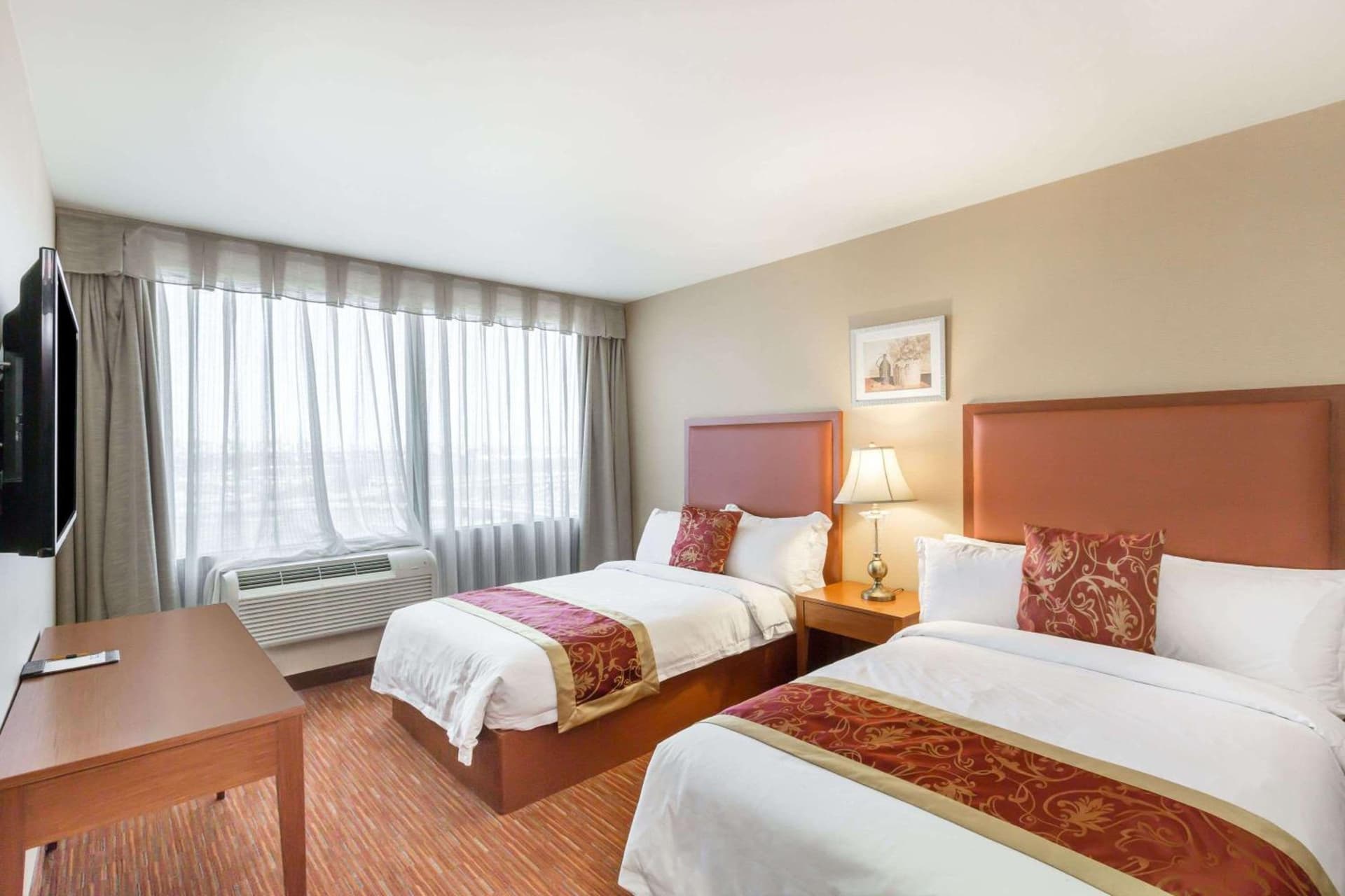 Ramada by Wyndham Flushing Queens property views in Queens, NY — gallery photo 3