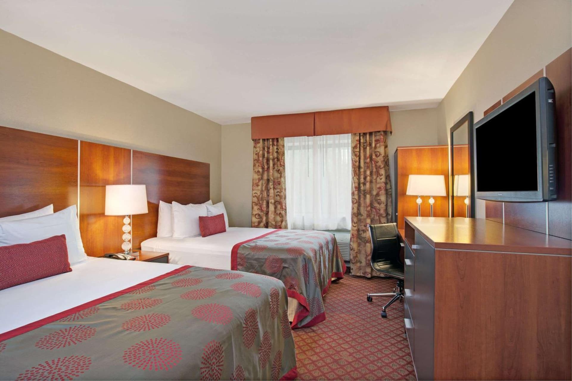 Ramada by Wyndham Staten Island gallery photo in Staten Island, NY — image 4
