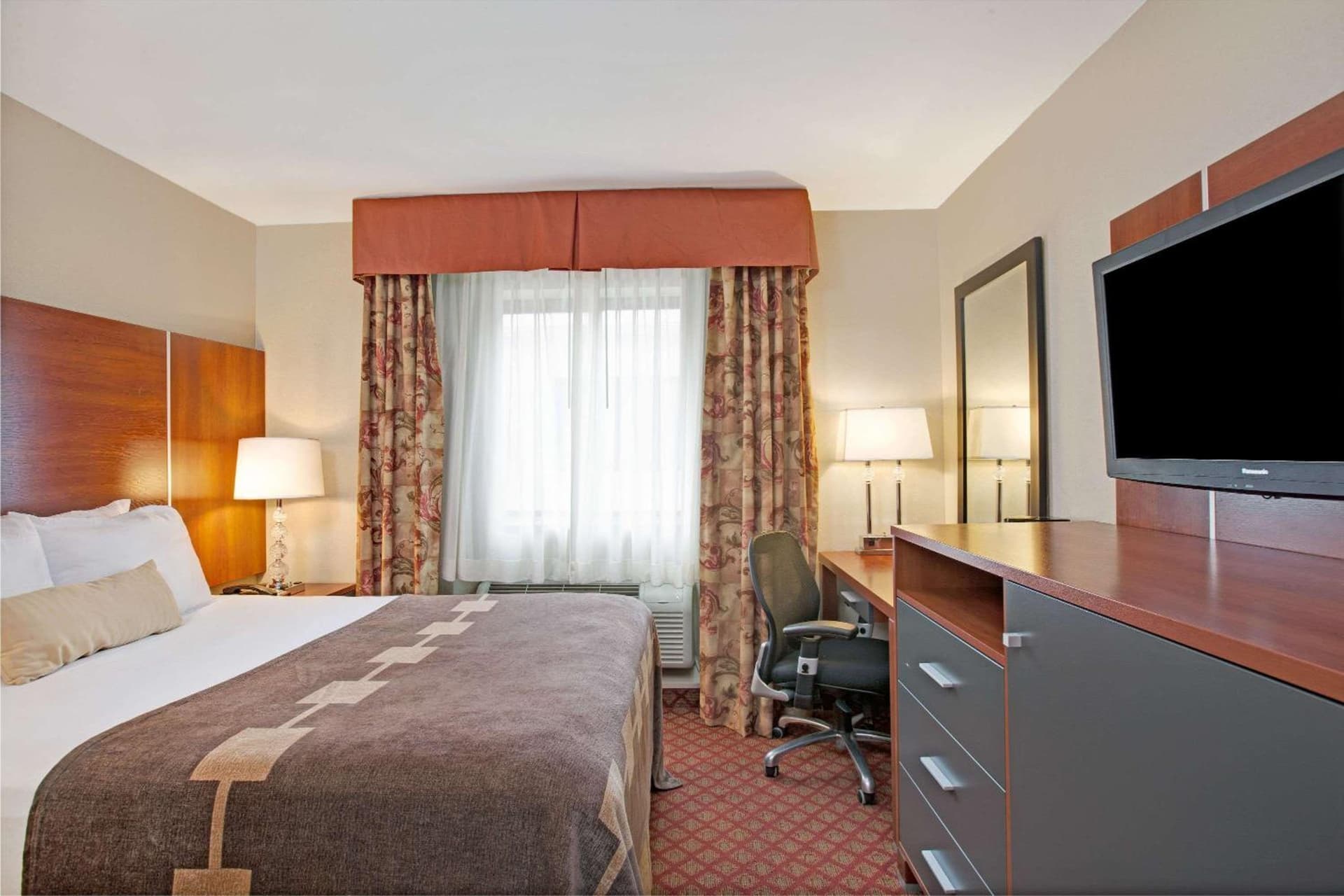 Ramada by Wyndham Staten Island gallery photo in Staten Island, NY — image 16