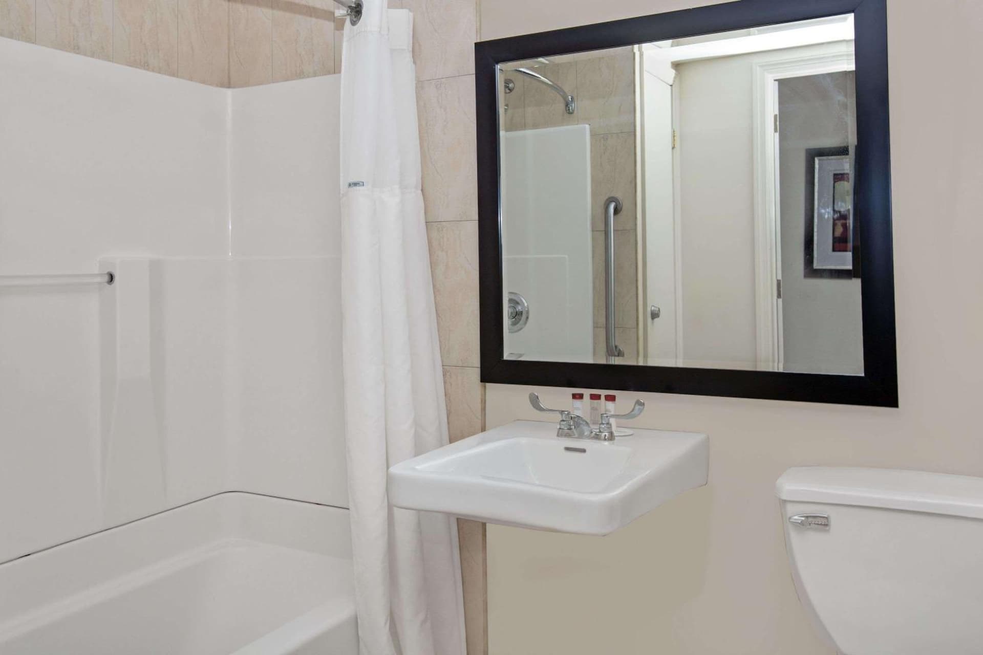 Ramada by Wyndham Staten Island gallery photo in Staten Island, NY — image 21