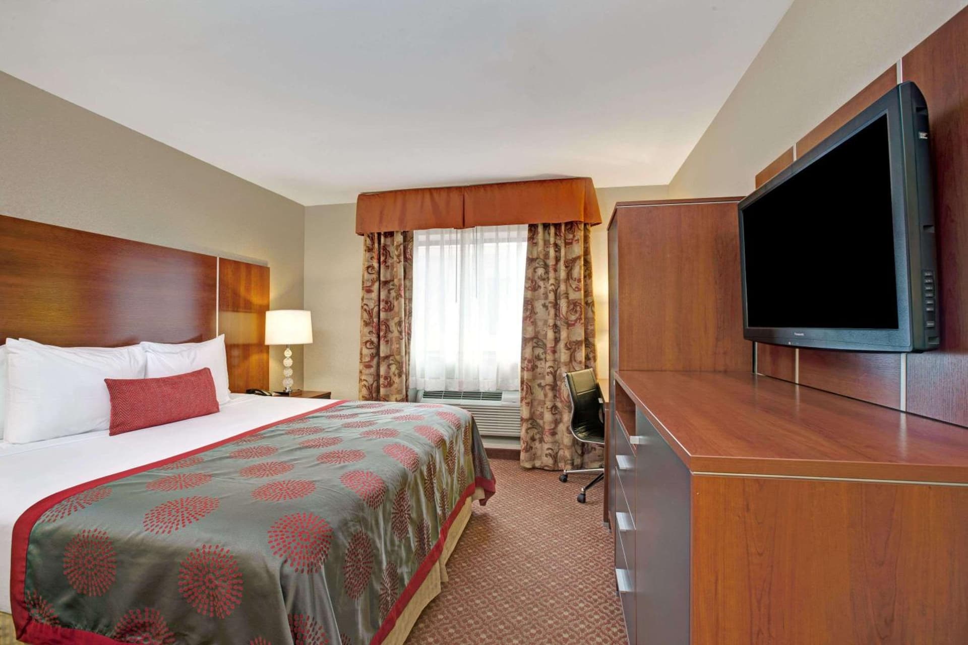 Ramada by Wyndham Staten Island gallery photo in Staten Island, NY — image 11