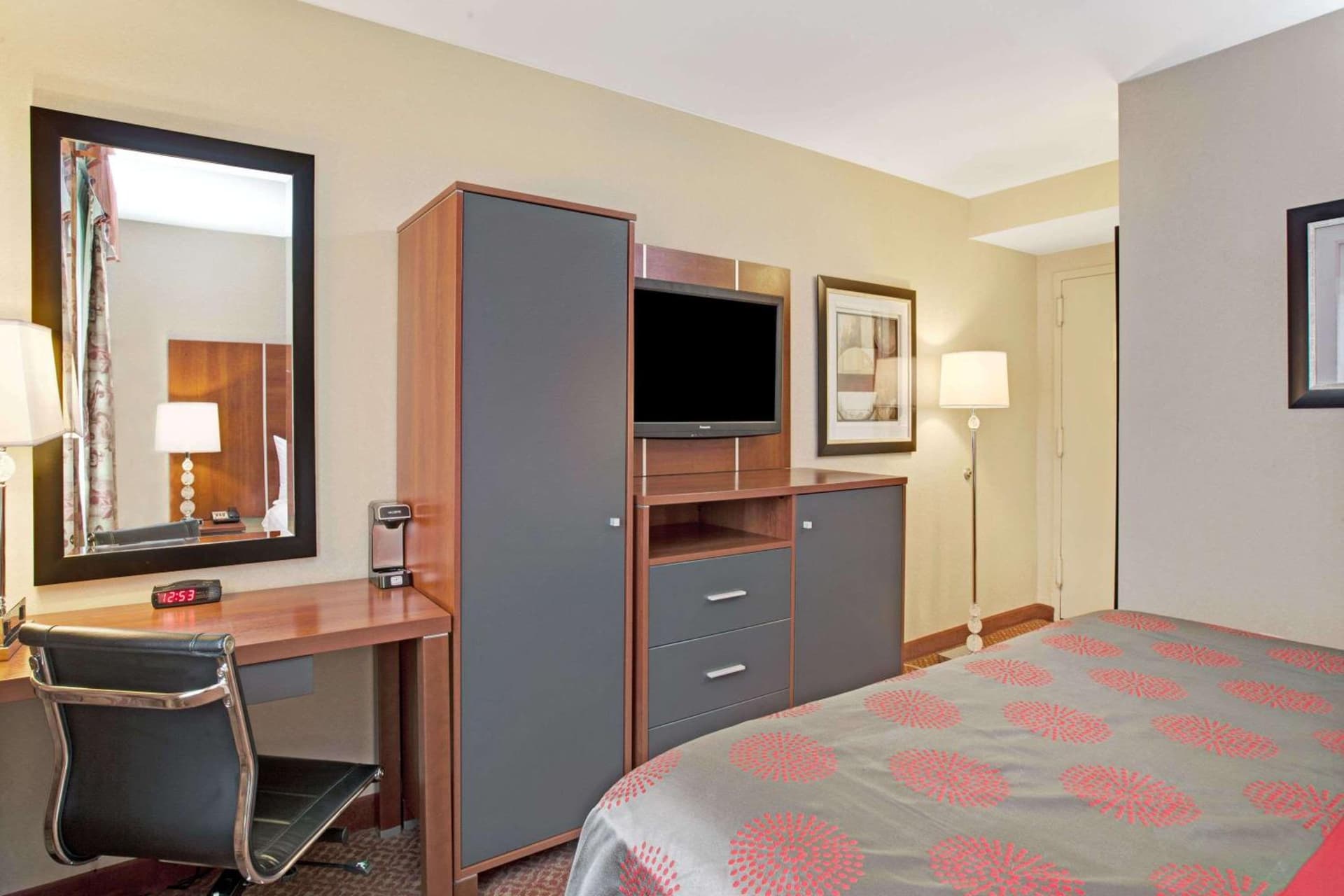 Ramada by Wyndham Staten Island gallery photo in Staten Island, NY — image 8