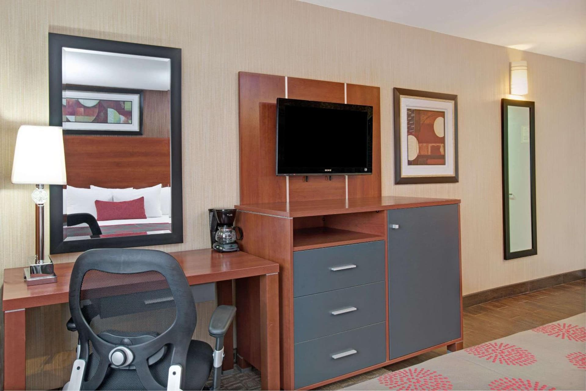 Ramada by Wyndham Staten Island gallery photo in Staten Island, NY — image 15