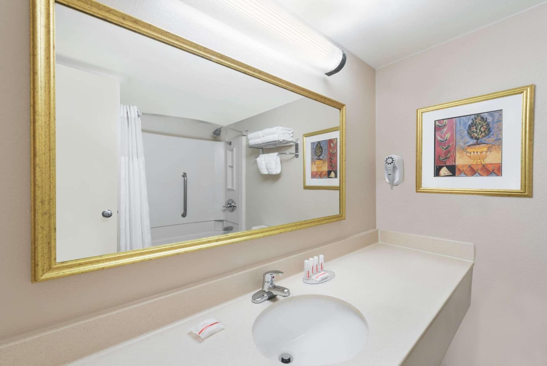 DoubleTree by Hilton Laredo gallery photo in Laredo, TX — image 16