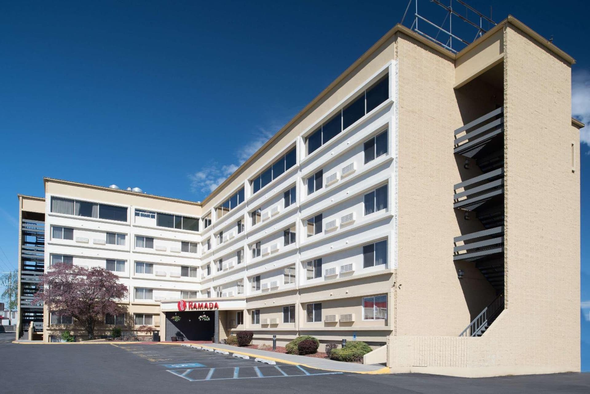 Ramada by Wyndham Downtown Spokane gallery photo in Spokane, WA — image 33