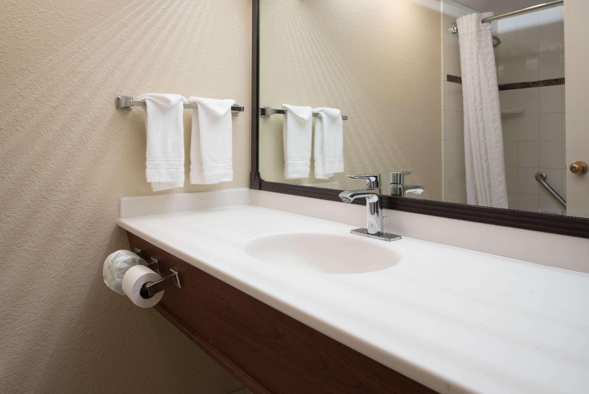 Ramada by Wyndham Downtown Spokane gallery photo in Spokane, WA — image 9