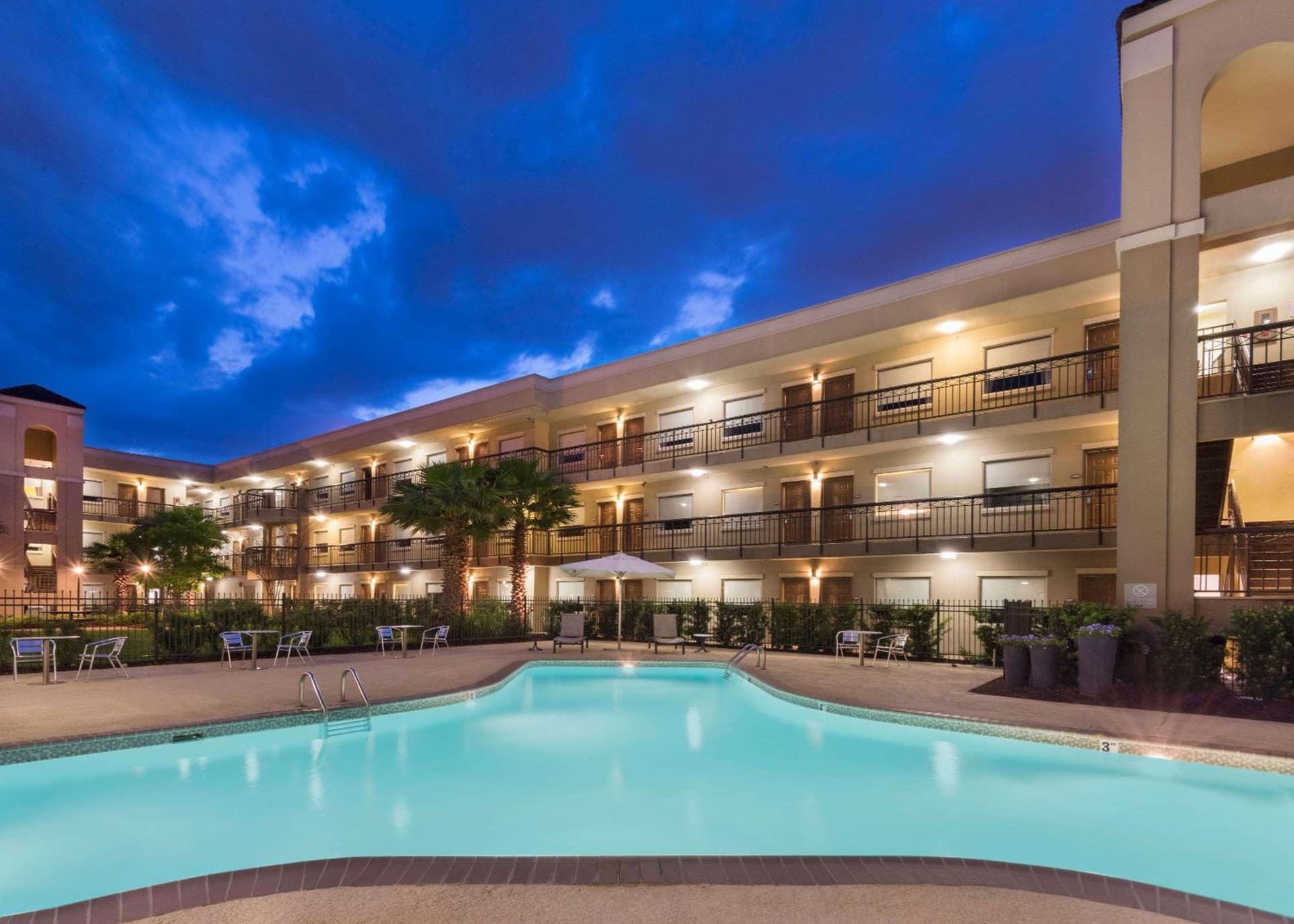 Comfort Suites Baton Rouge South I-10 gallery photo in Baton Rouge, LA — image 9