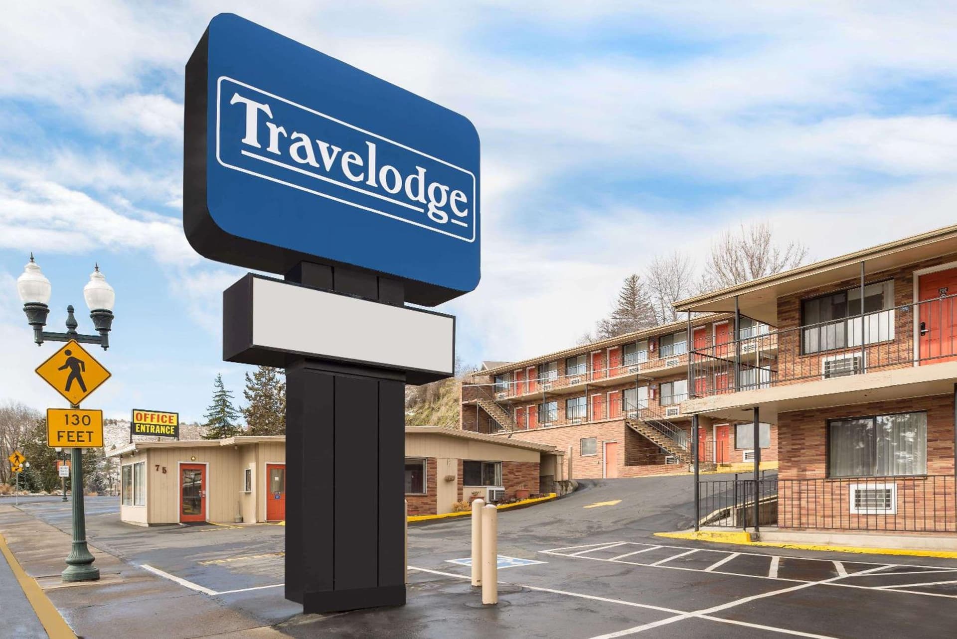 Travelodge by Wyndham Klamath Falls interior in Klamath Falls, OR — gallery photo 2