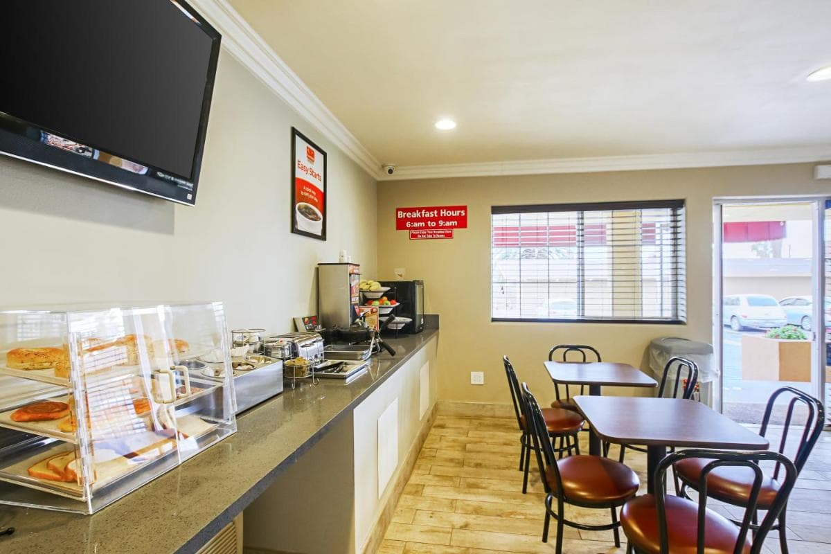 Econo Lodge San Bernardino I-215 gallery photo in San Bernardino, CA — image 17