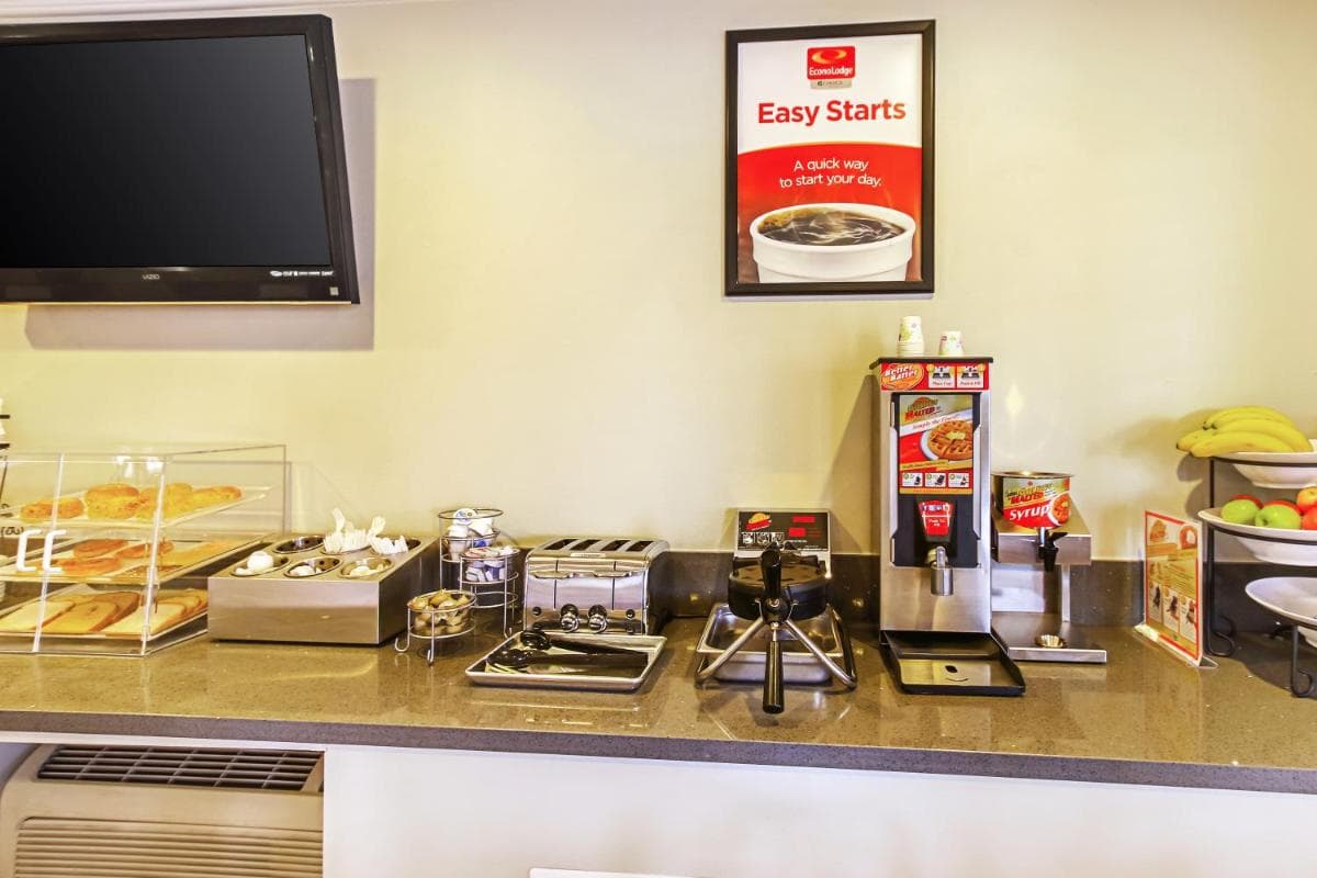 Econo Lodge San Bernardino I-215 gallery photo in San Bernardino, CA — image 12