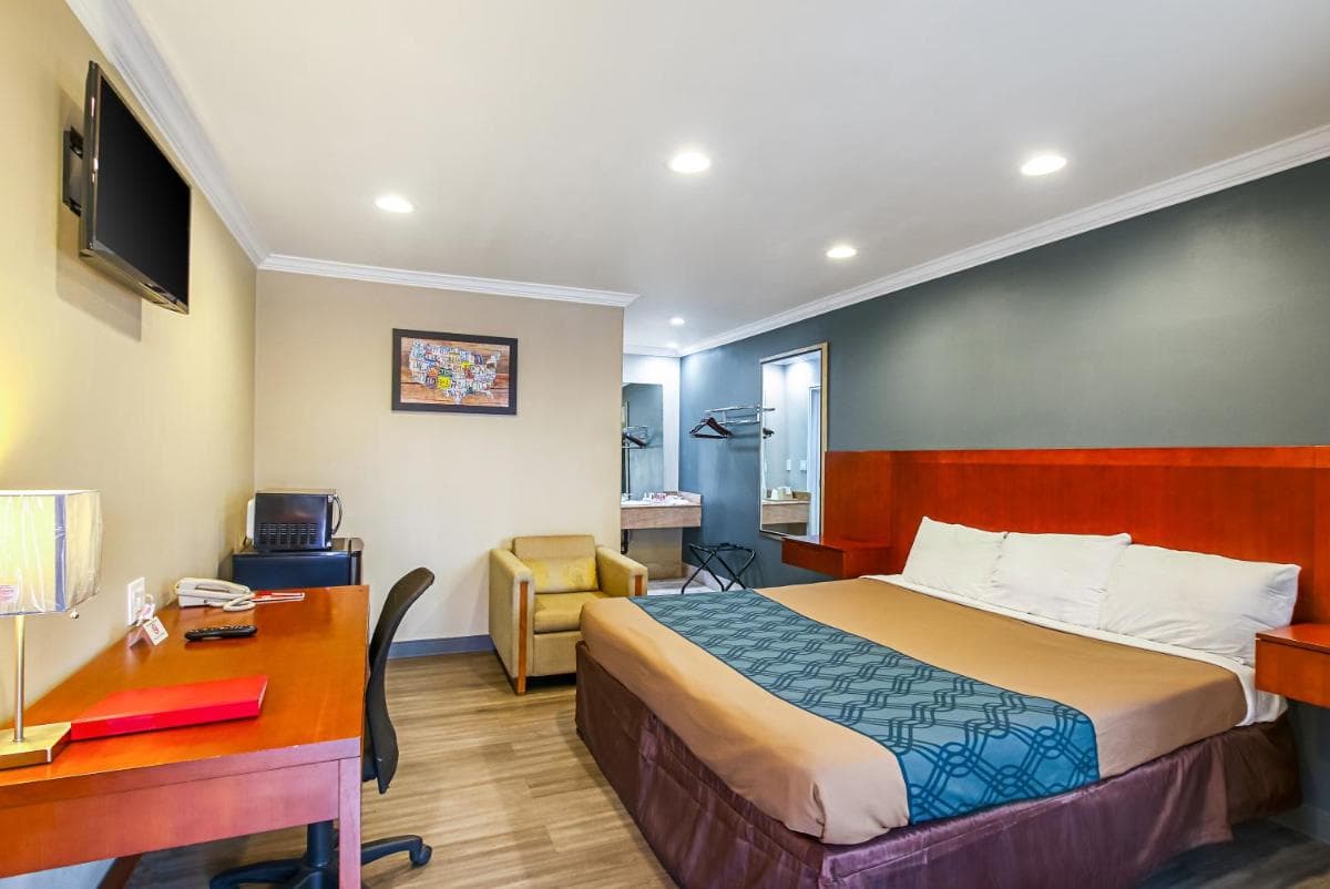 Econo Lodge San Bernardino I-215 gallery photo in San Bernardino, CA — image 8