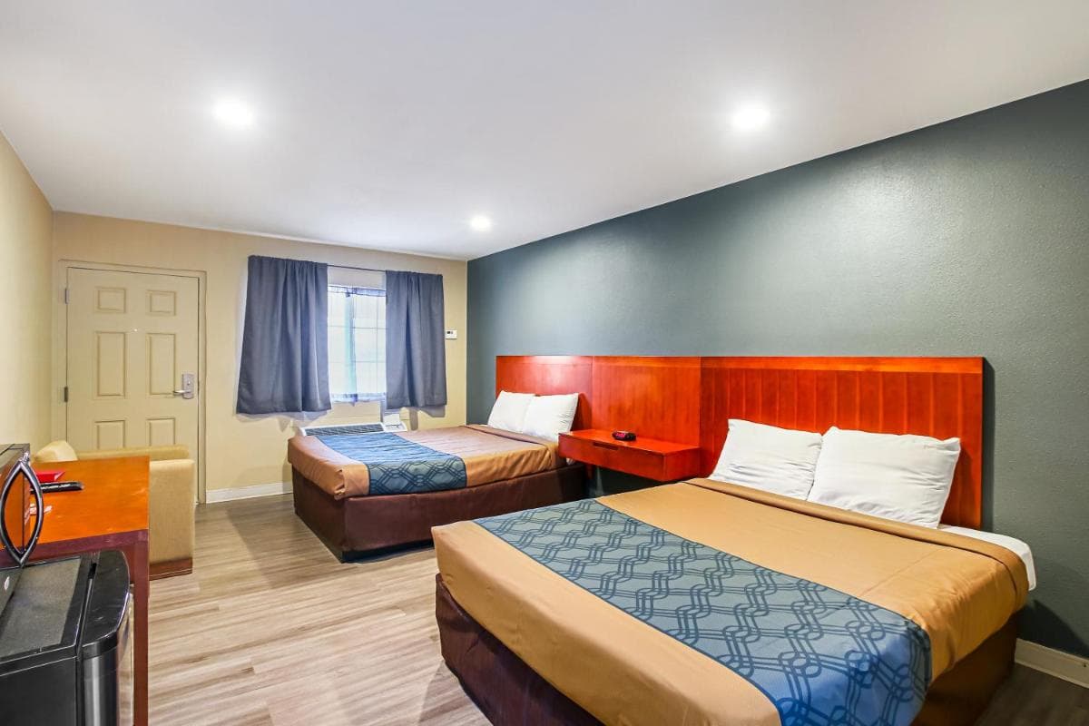 Econo Lodge San Bernardino I-215 gallery photo in San Bernardino, CA — image 7