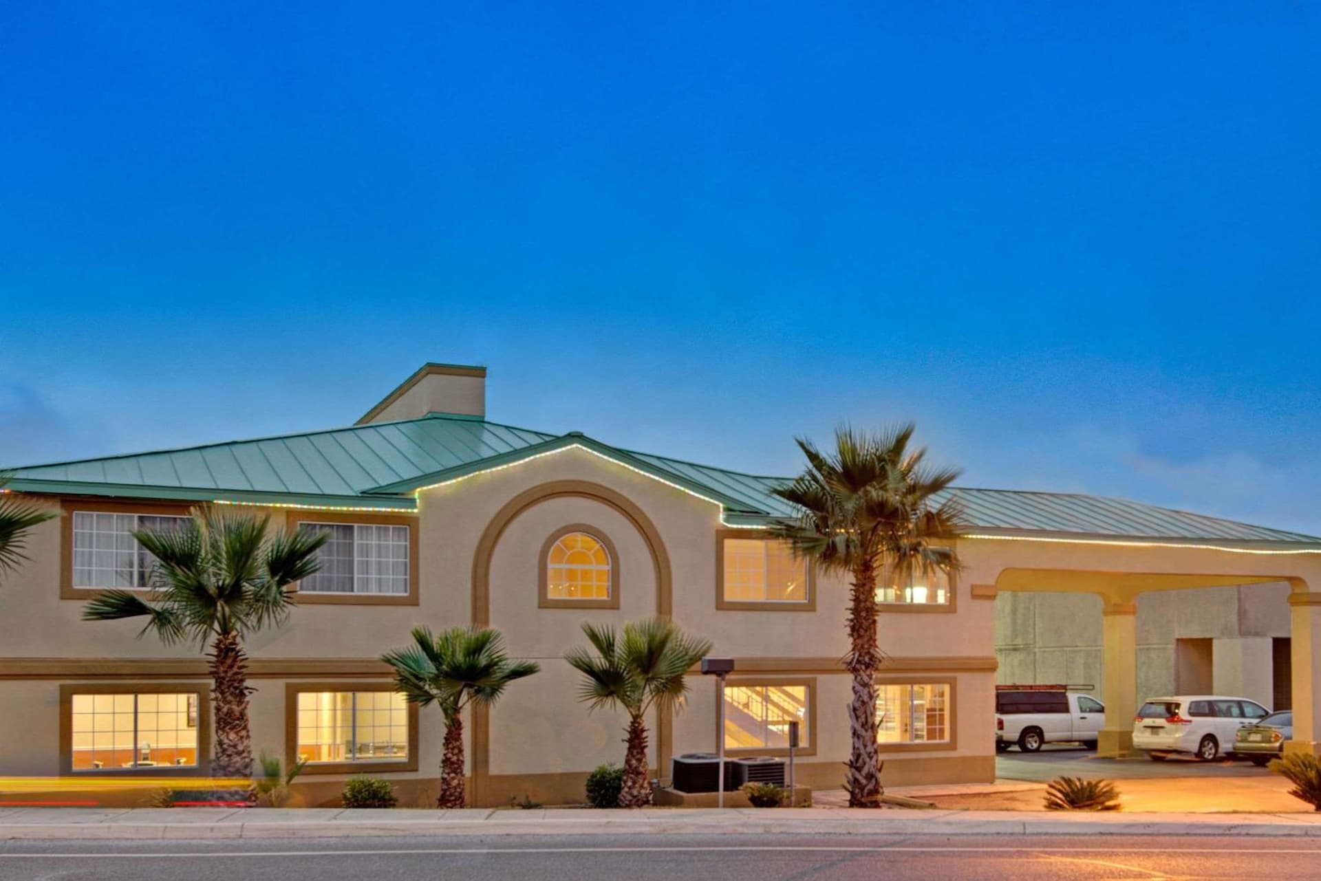 Days Inn by Wyndham San Antonio Airport interior in San Antonio, TX — gallery photo 2