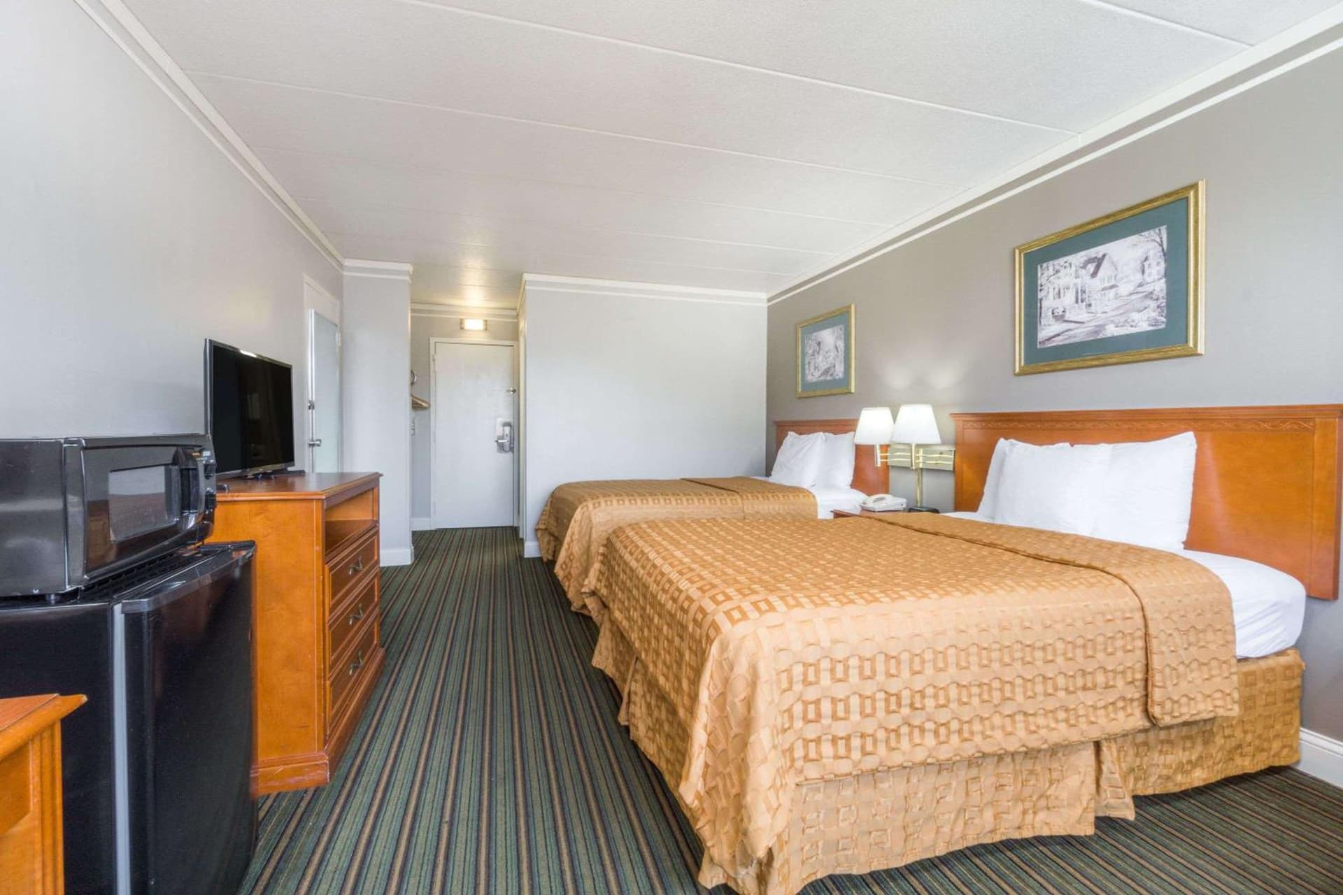 Days Inn by Wyndham Columbus East Airport property views in Columbus, OH — gallery photo 3