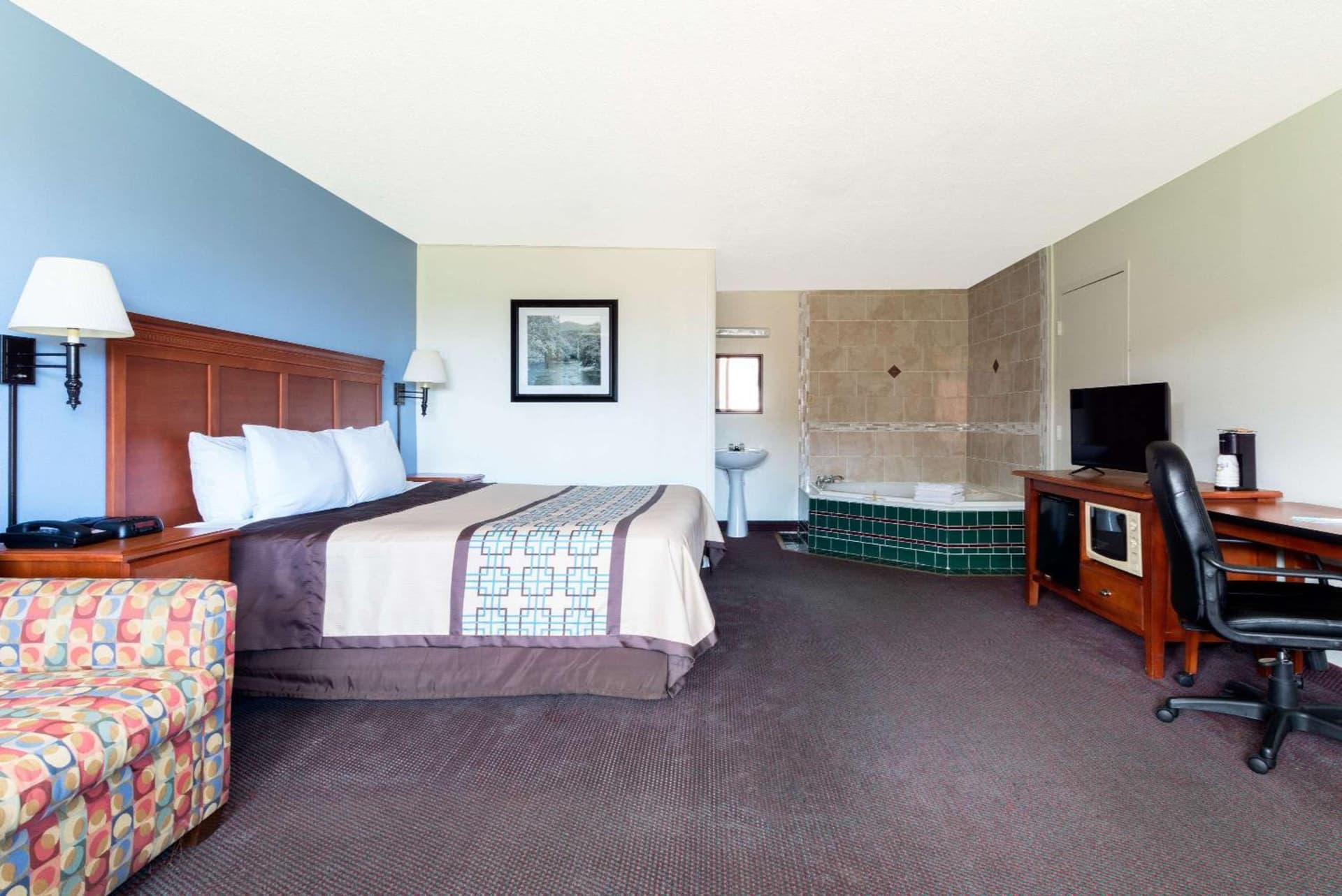 Days Inn by Wyndham Luray Shenandoah gallery photo in Luray, VA — image 47