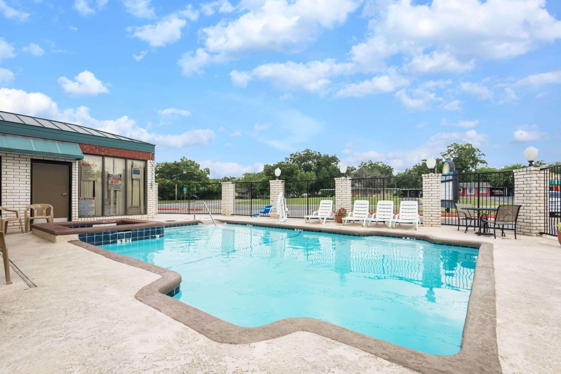 Days Inn by Wyndham New Braunfels gallery photo in New Braunfels, TX — image 6