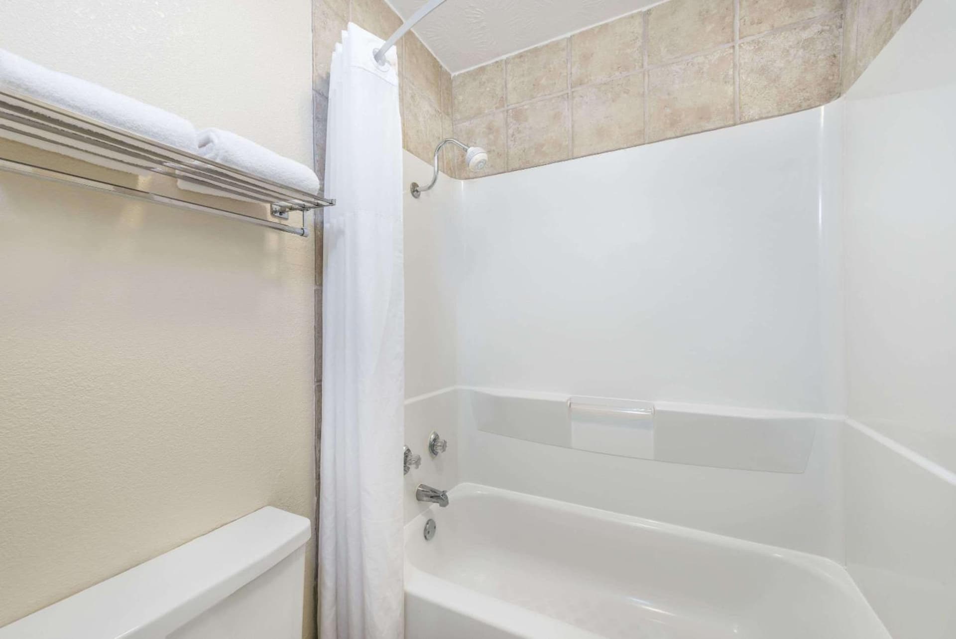 Days Inn by Wyndham Bryan College Station gallery photo in College Station, TX — image 15