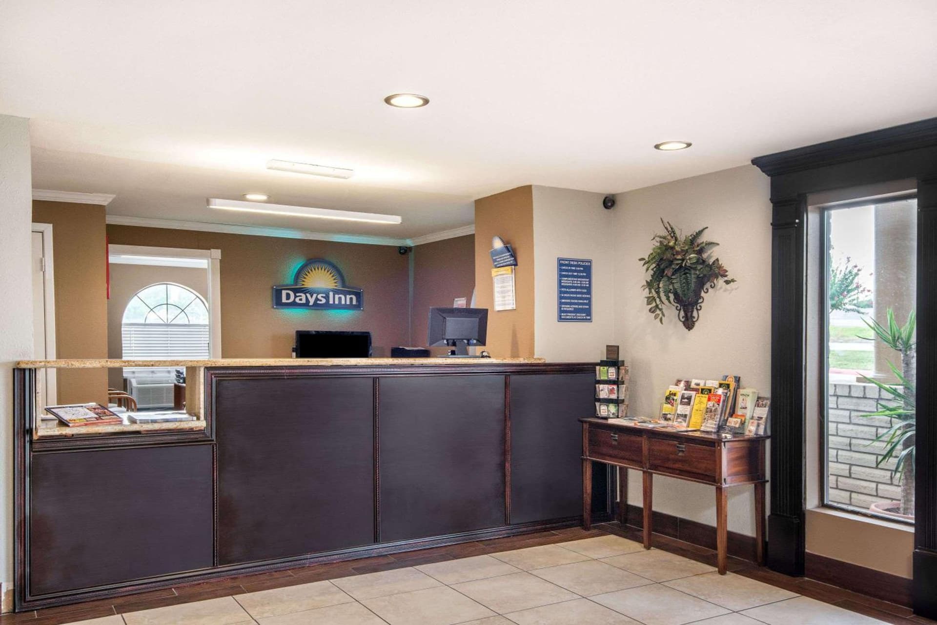 Days Inn by Wyndham New Braunfels gallery photo in New Braunfels, TX — image 4