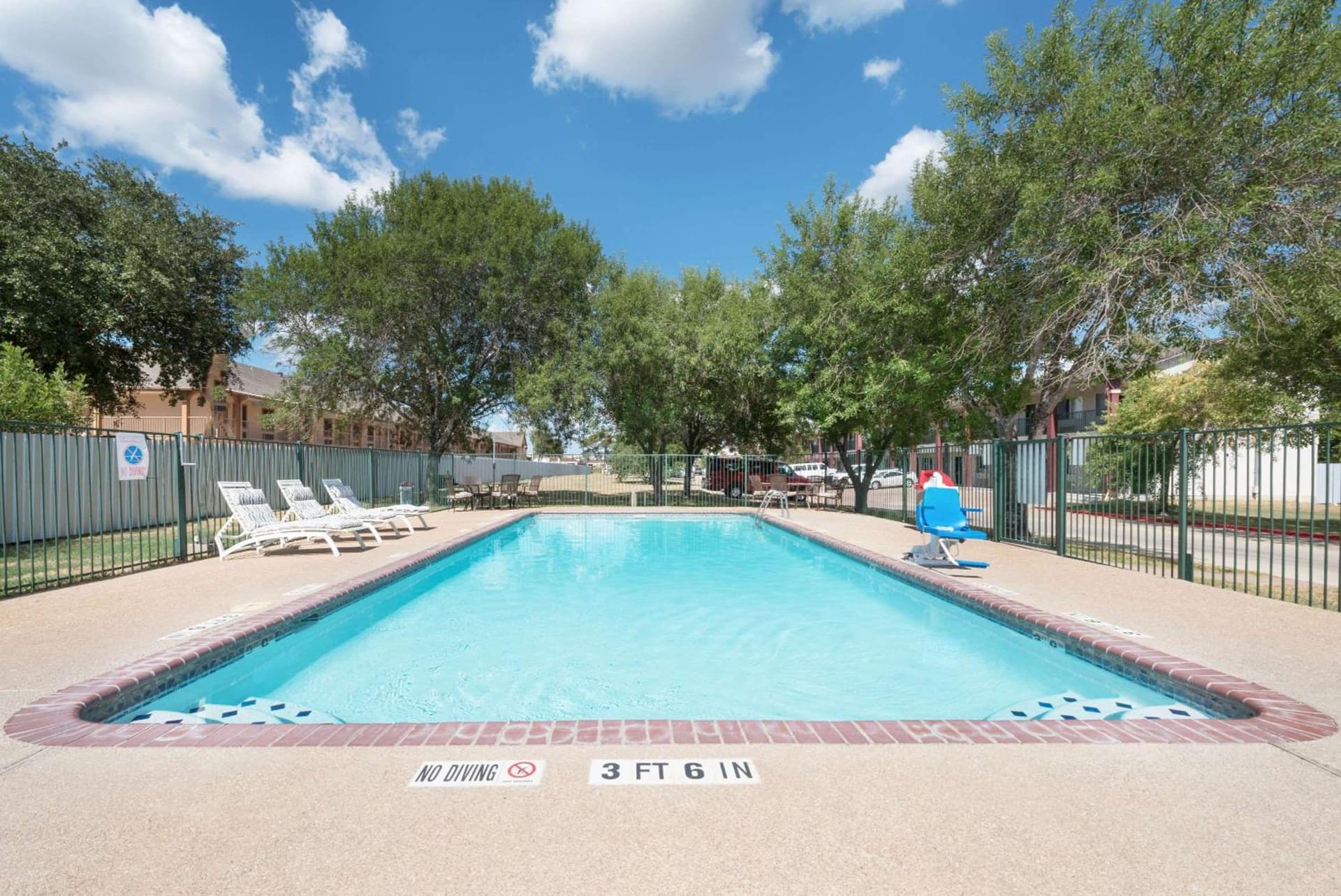 Days Inn by Wyndham Bryan College Station interior in College Station, TX — gallery photo 2