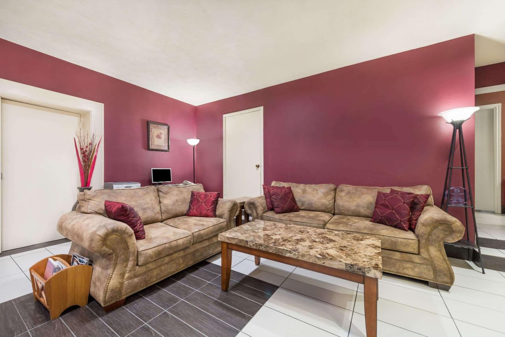 Days Inn by Wyndham Bryan College Station gallery photo in College Station, TX — image 4