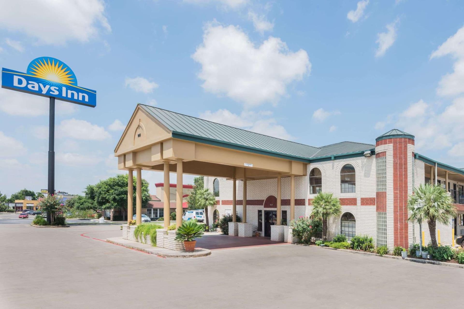 Days Inn by Wyndham New Braunfels interior in New Braunfels, TX — gallery photo 2