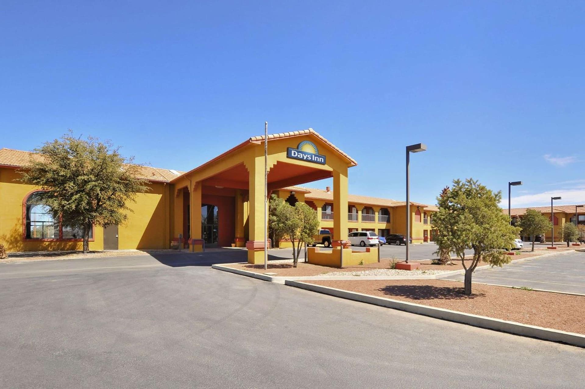 Days Inn by Wyndham Carlsbad interior in Carlsbad, NM — gallery photo 2