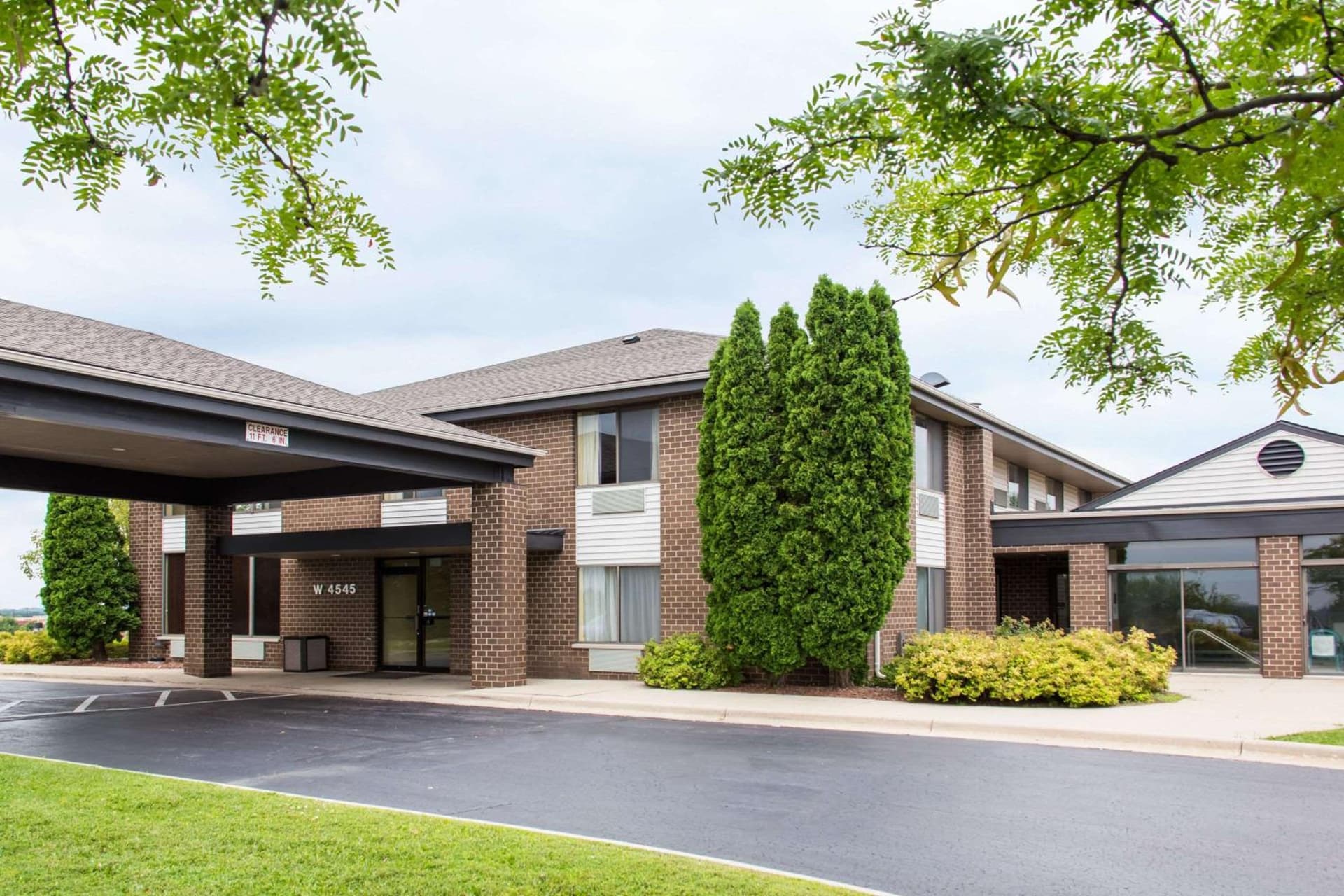Days Inn by Wyndham Johnson Creek — hotel in Johnson Creek, Wisconsin