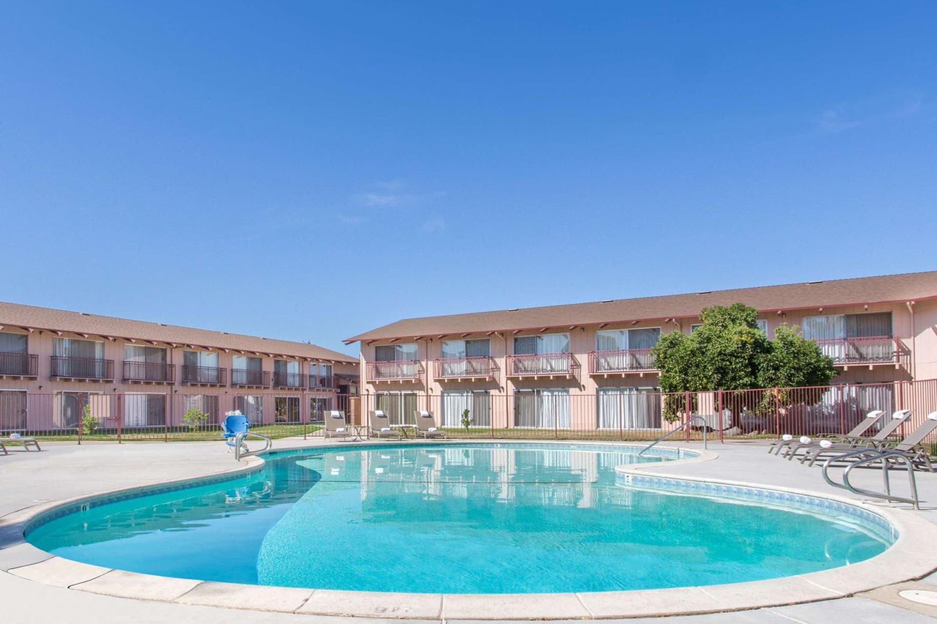 Days Inn by Wyndham Modesto gallery photo in Modesto, CA — image 4