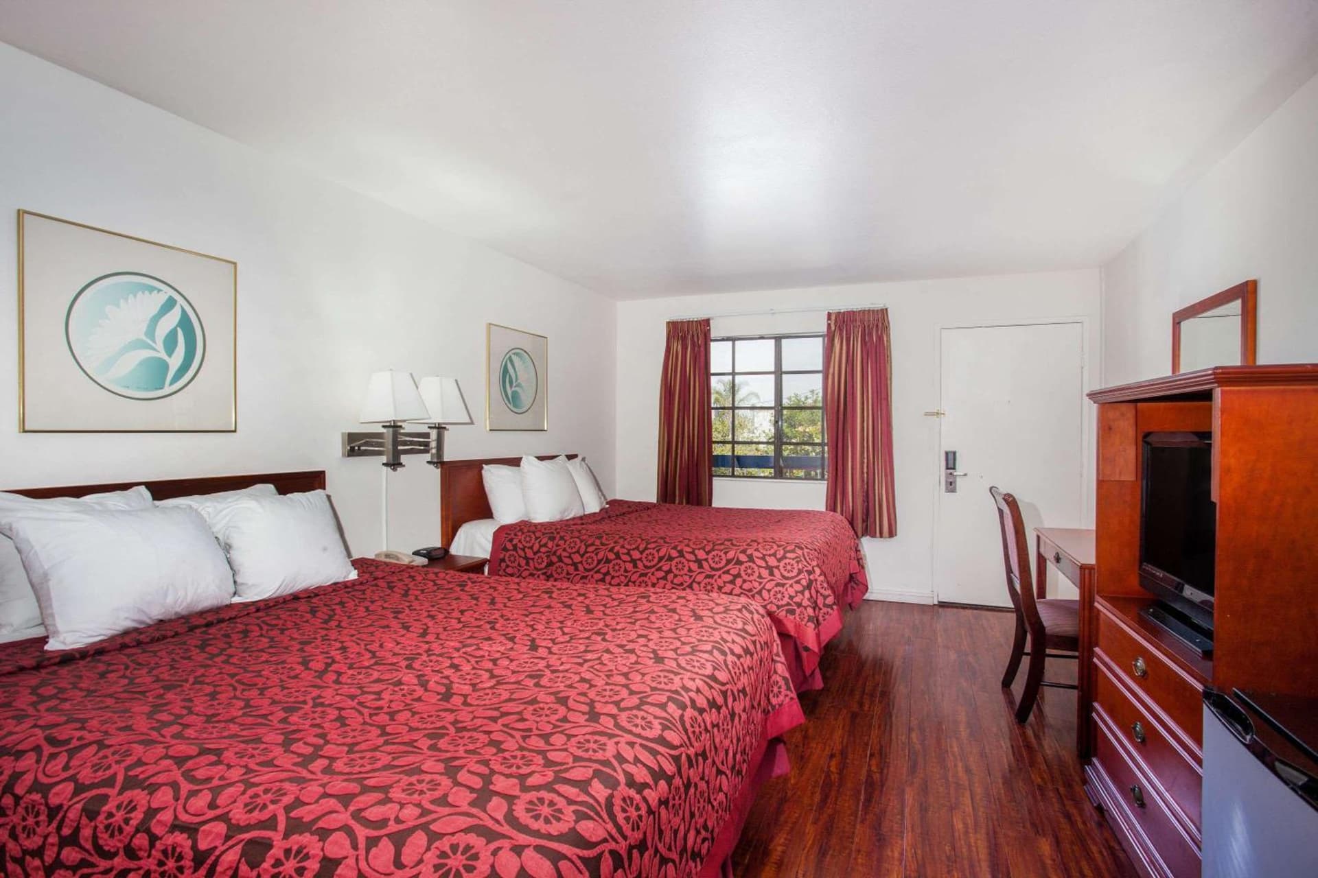 Days Inn by Wyndham Orange Anaheim gallery photo in Orange, CA — image 16