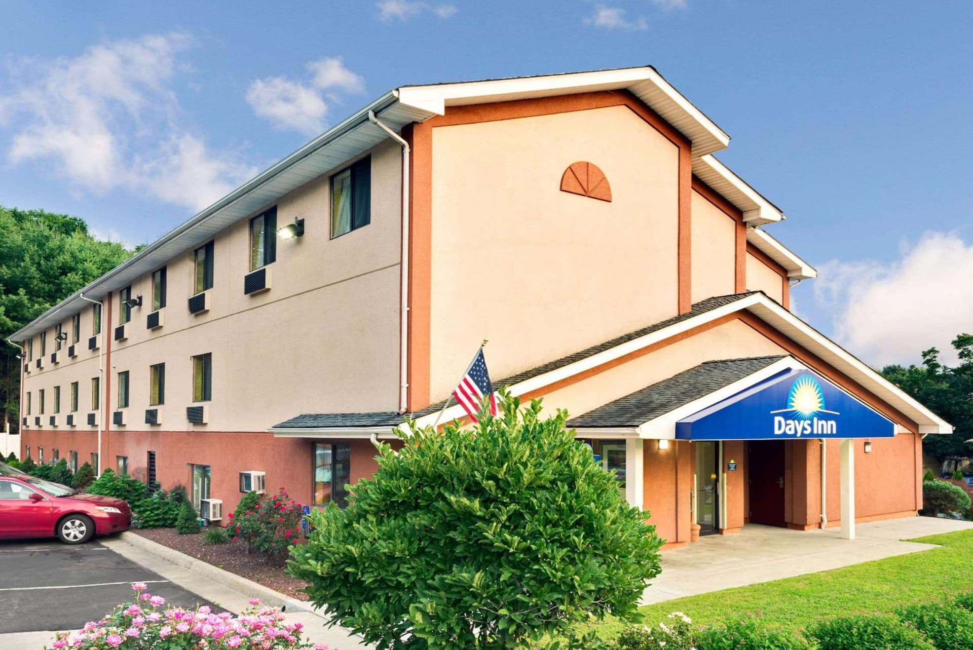 Days Inn by Wyndham Torrington interior in Torrington, CT — gallery photo 2