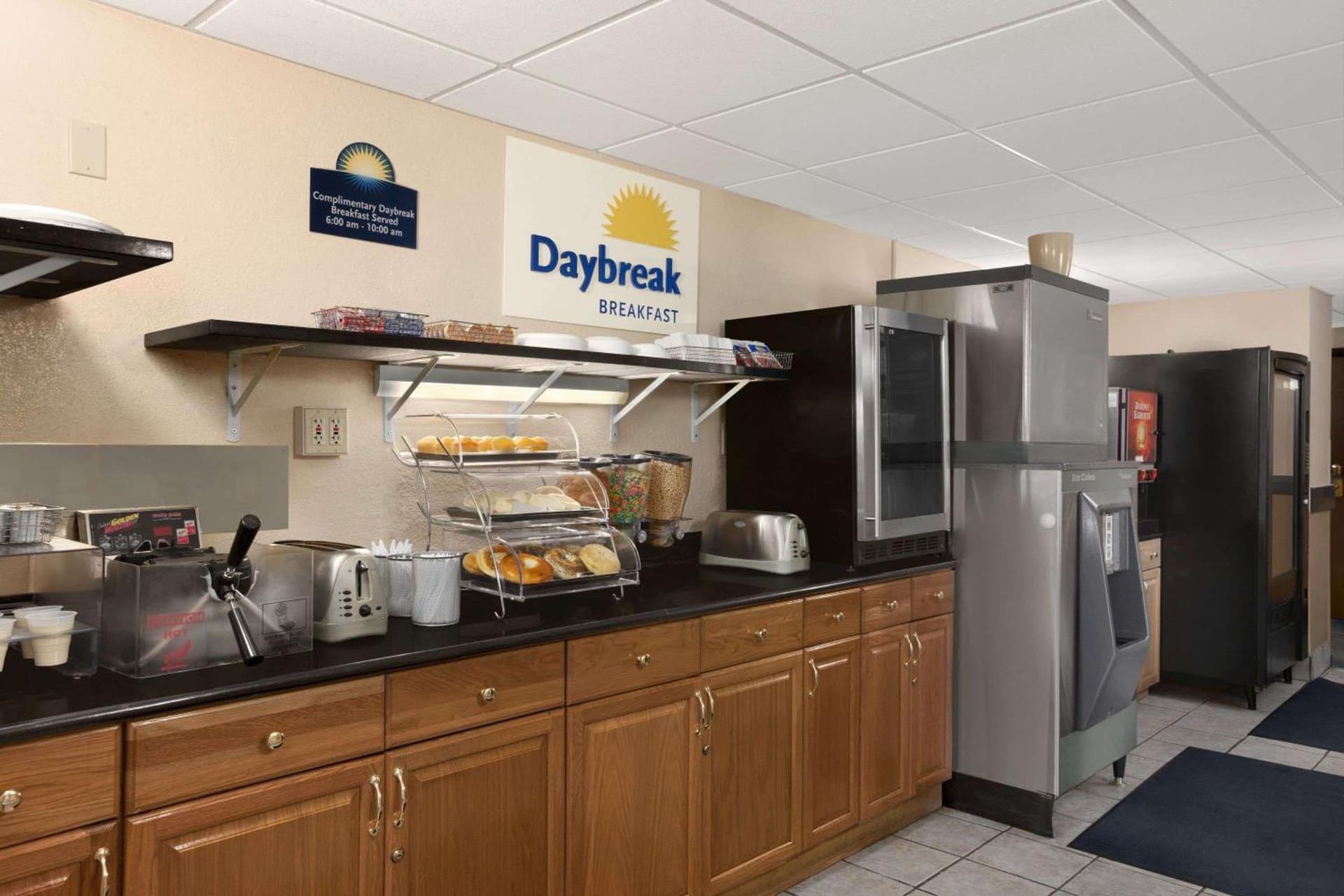Days Inn by Wyndham Keene NH interior in Keene, NH — gallery photo 2