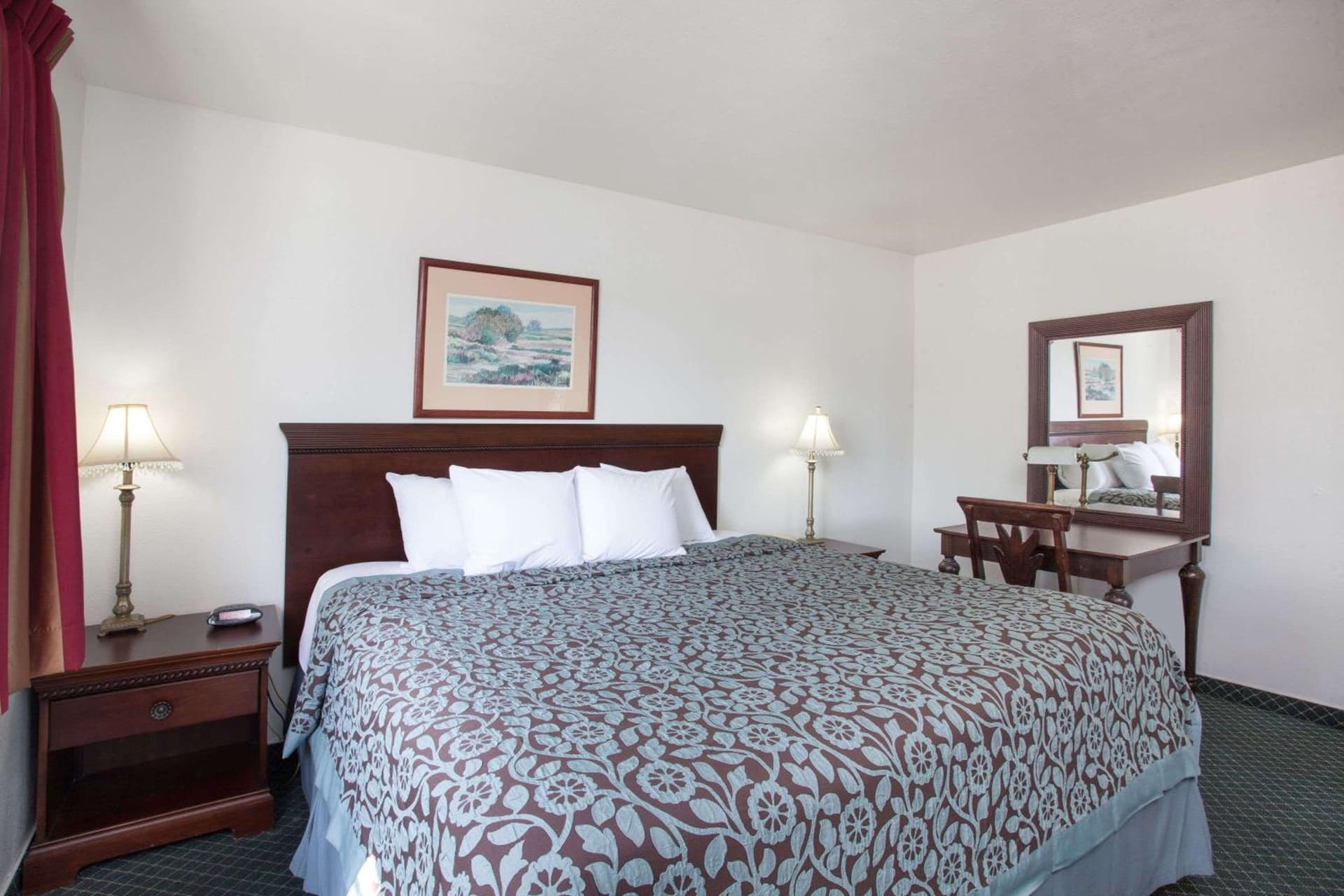 Days Inn by Wyndham Orange Anaheim gallery photo in Orange, CA — image 5