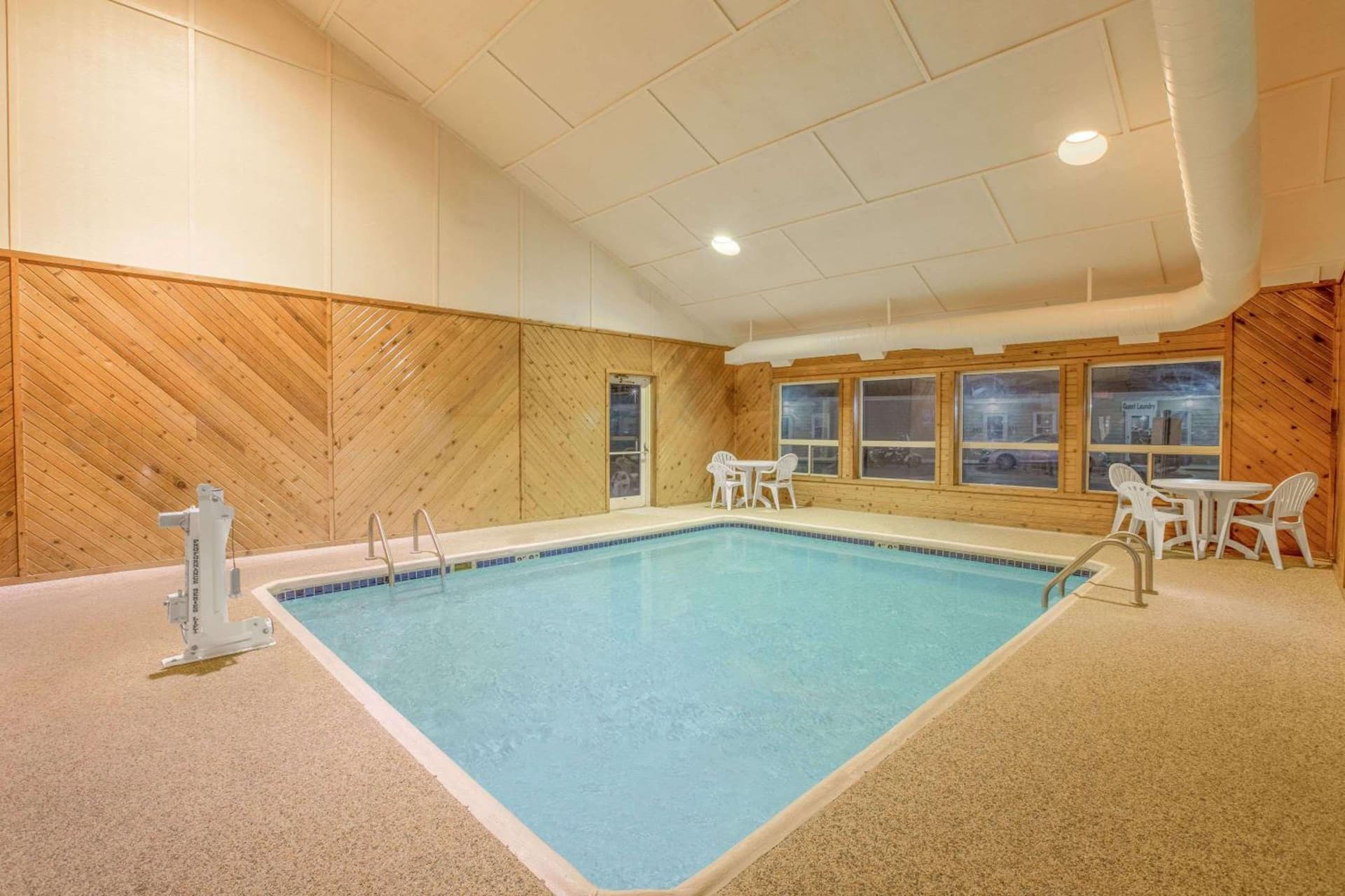 Days Inn by Wyndham Worthington interior in Worthington, MN — gallery photo 2