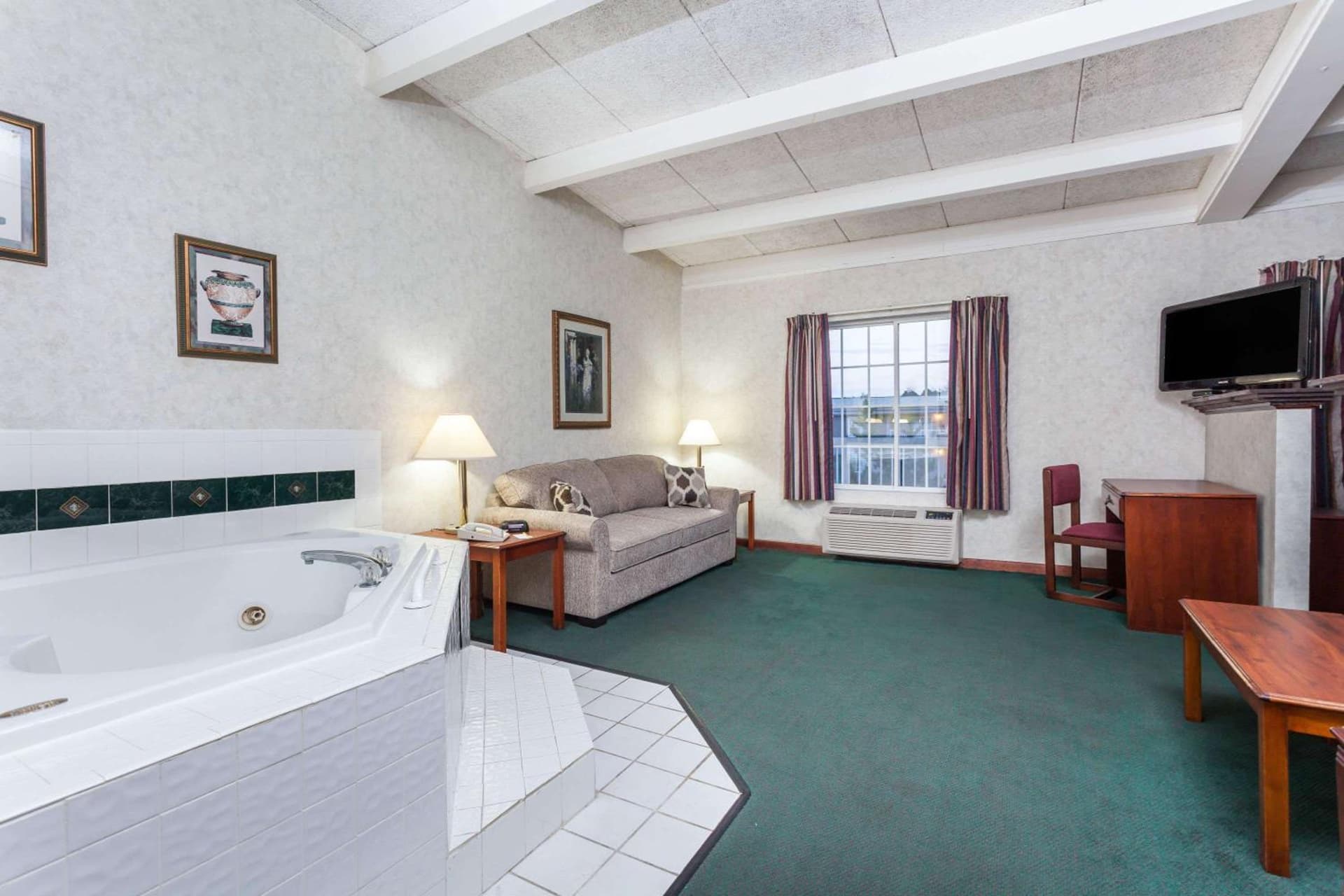 Days Inn & Suites by Wyndham Lexington gallery photo in Lexington, KY — image 11
