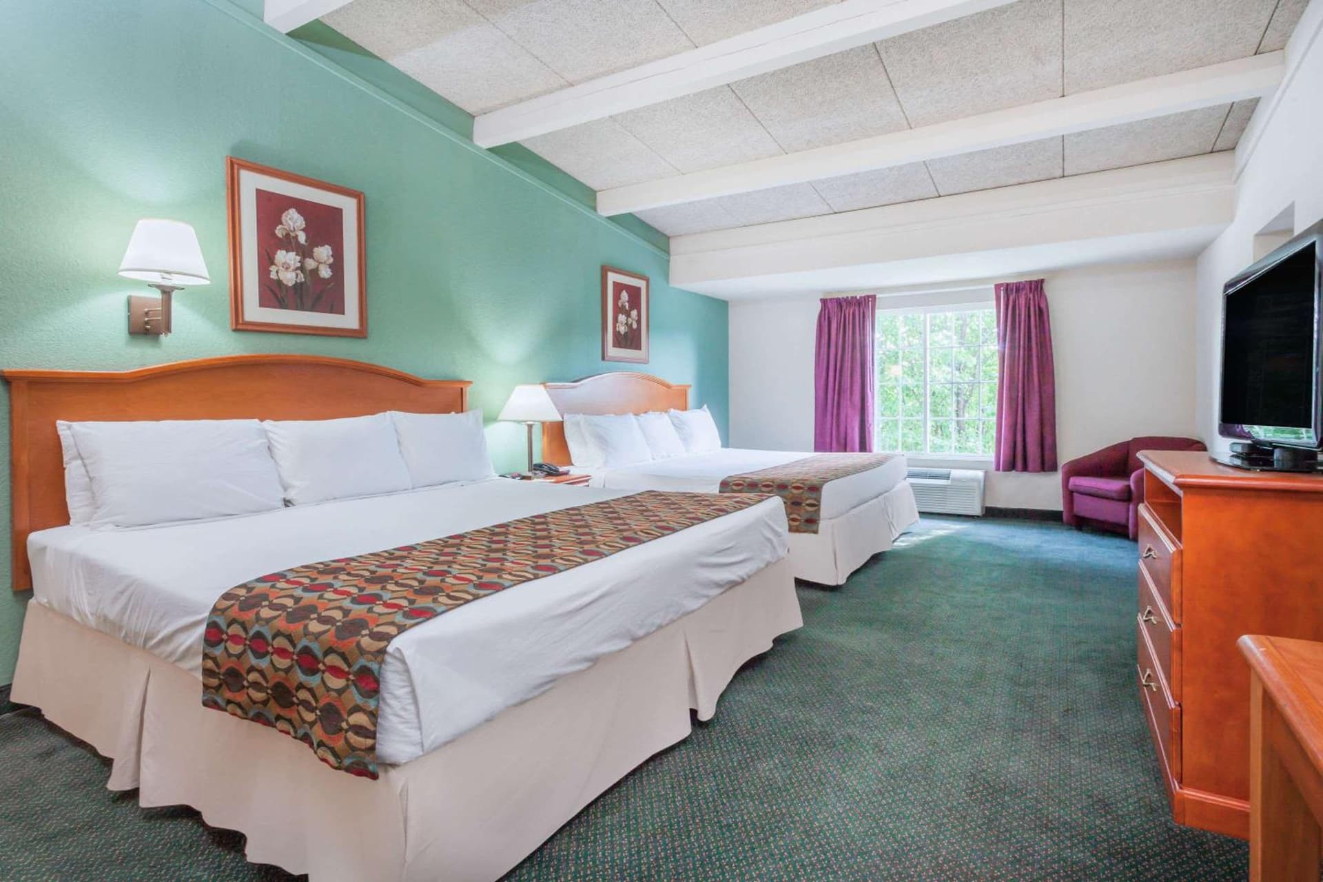 Days Inn & Suites by Wyndham Lexington interior in Lexington, KY — gallery photo 2