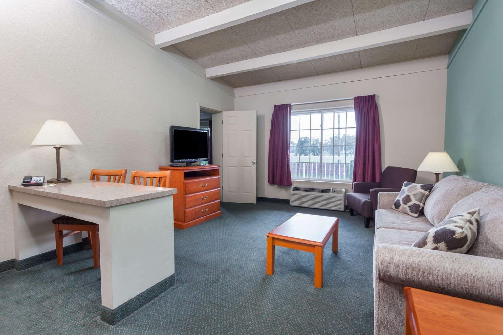 Days Inn & Suites by Wyndham Lexington gallery photo in Lexington, KY — image 13