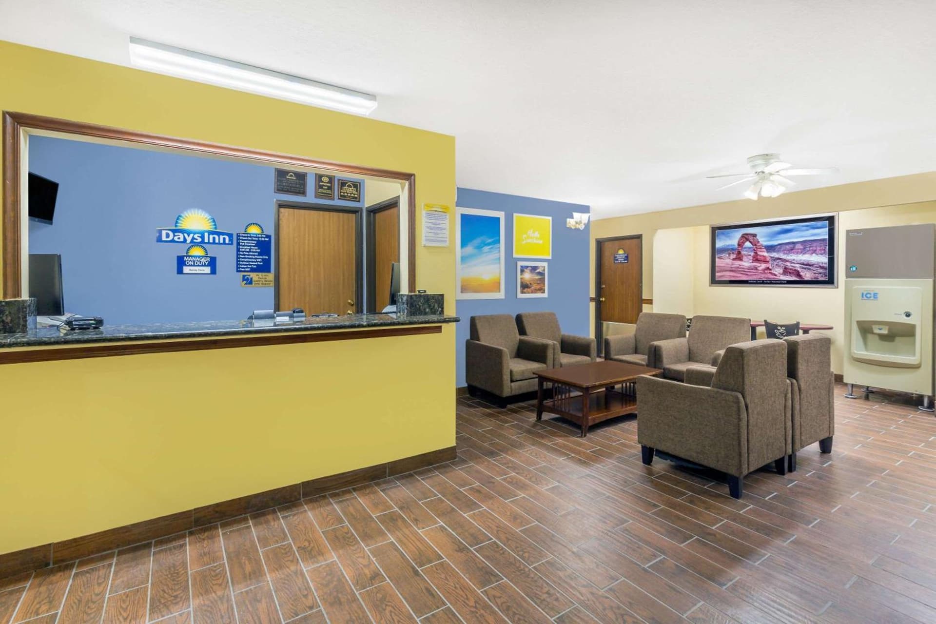 Days Inn by Wyndham Moab property views in Moab, UT — gallery photo 3