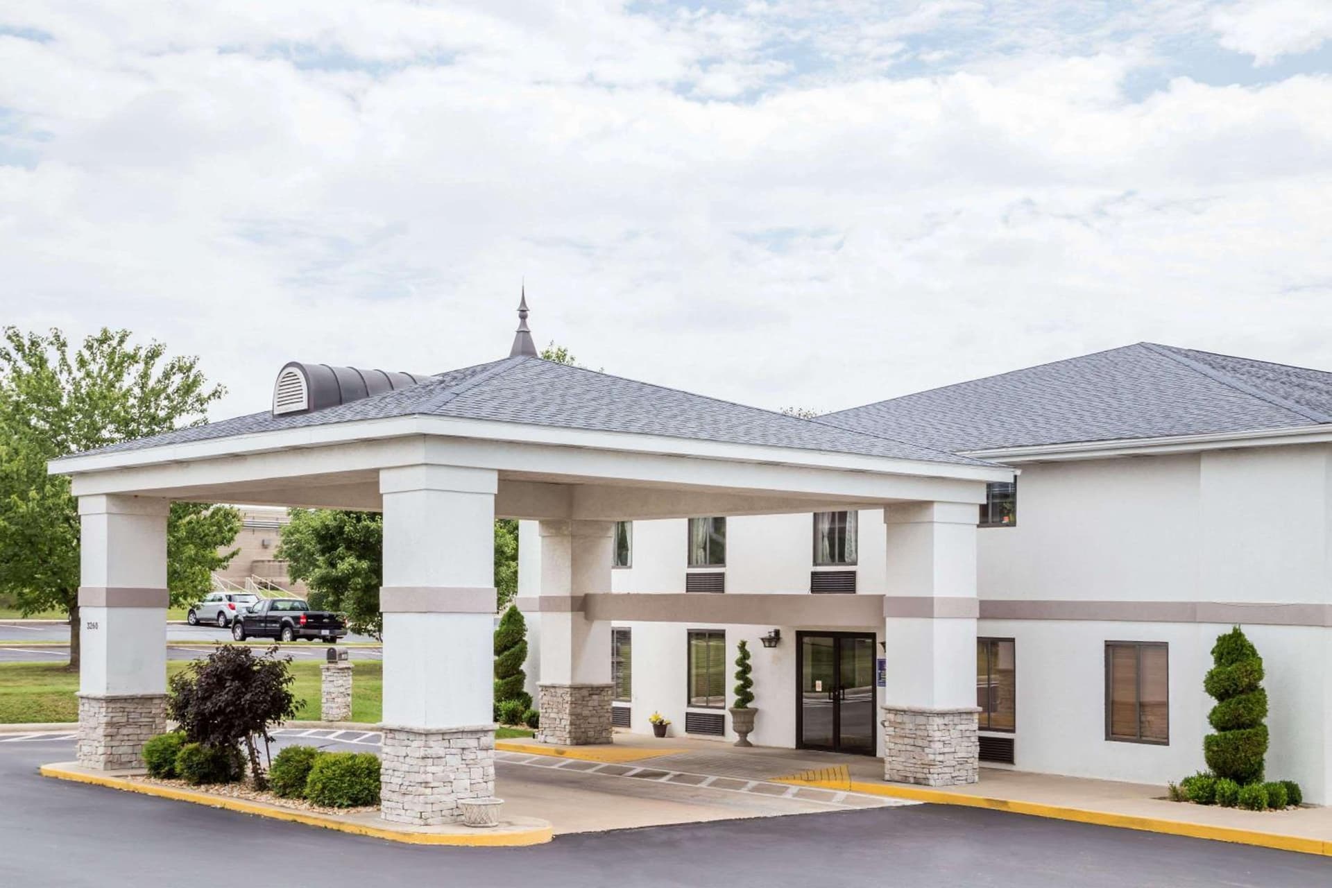 Days Inn by Wyndham Battlefield Rd/Hwy 65 featured exterior or lobby in Springfield, MO — similar hotel