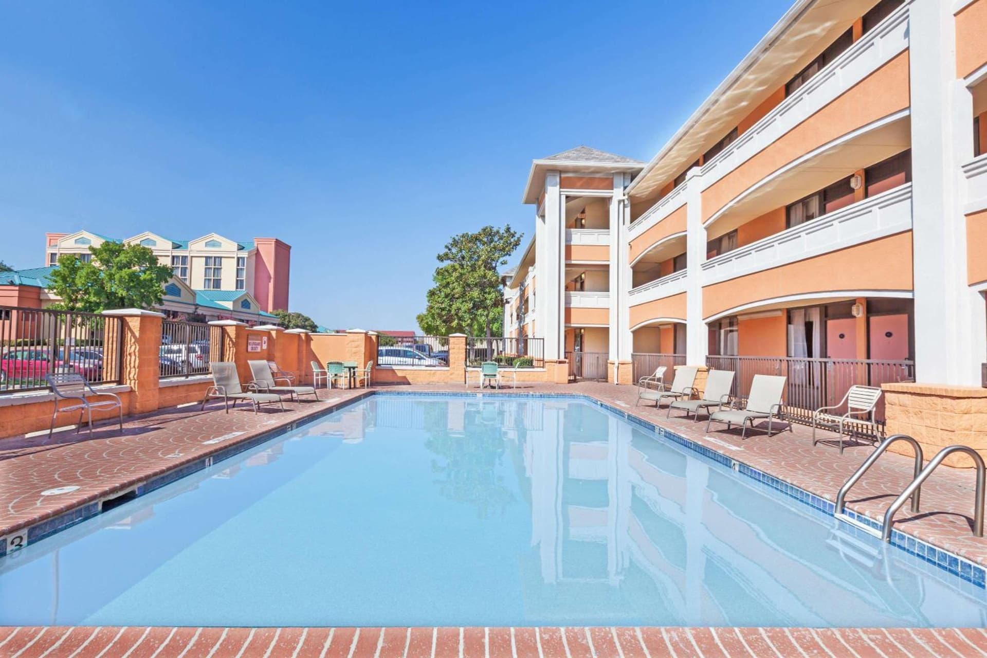 SureStay by Best Western Irving Grapevine DFW North gallery photo in Irving, TX — image 61